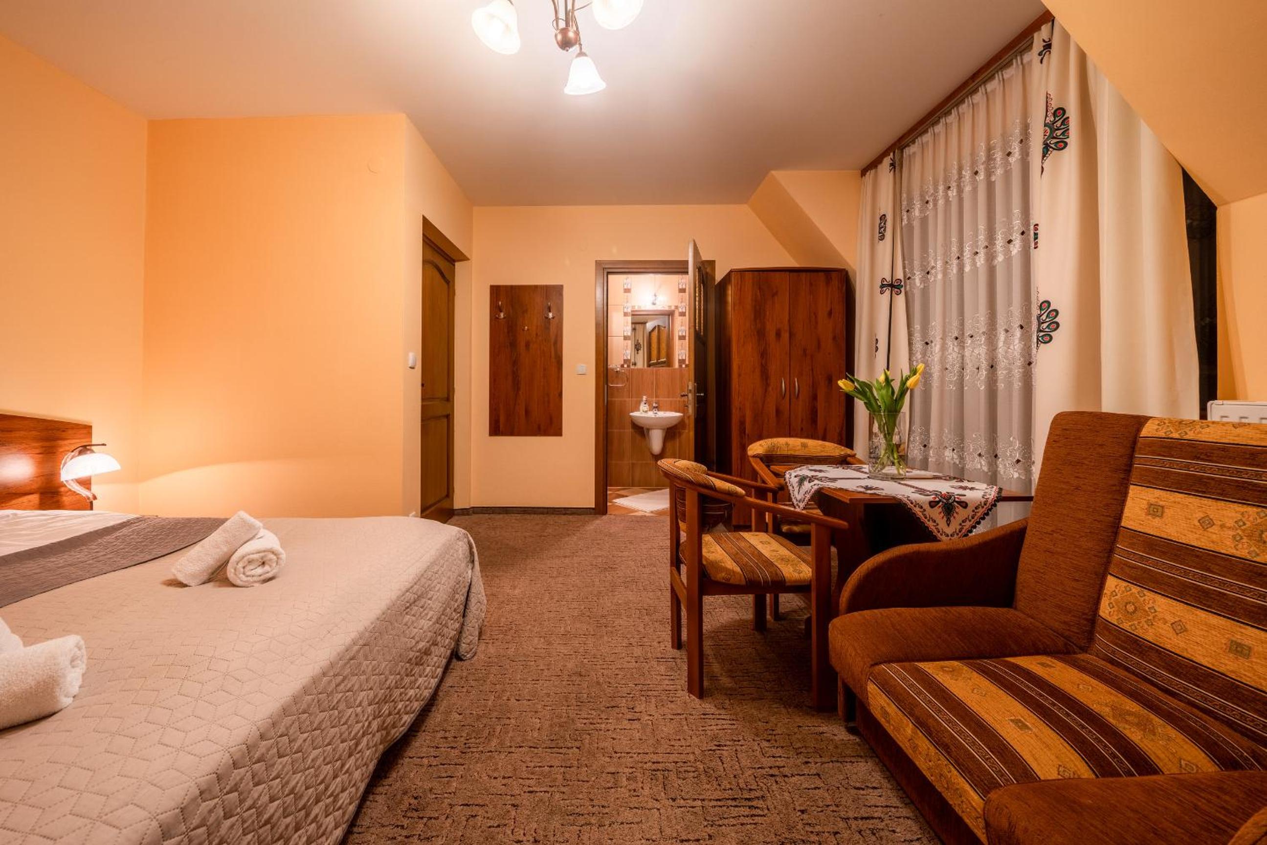 Double Room with Balcony (2 Adults + 1 Child) - Photo 7