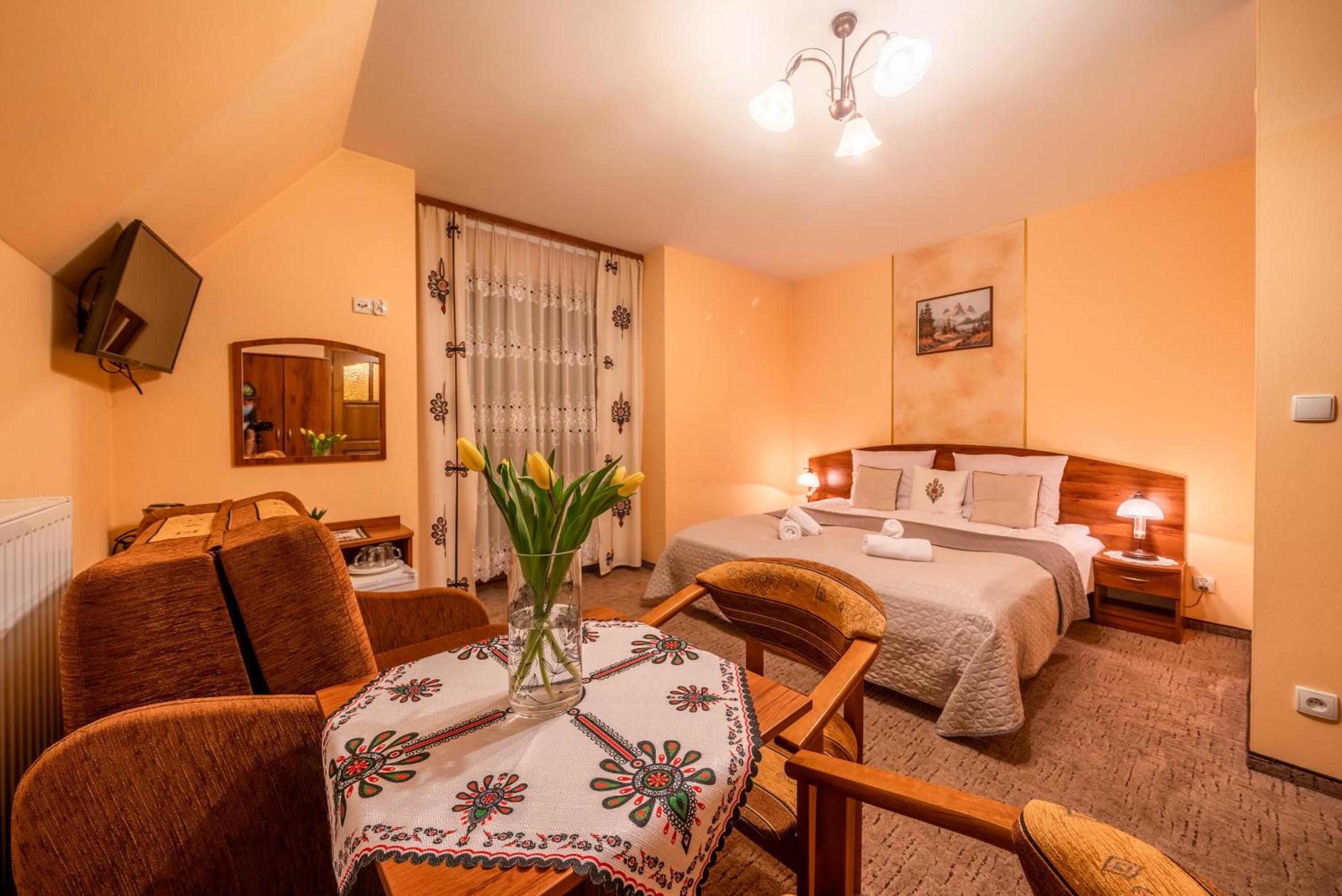 Double Room with Balcony (2 Adults + 1 Child) - Photo 6