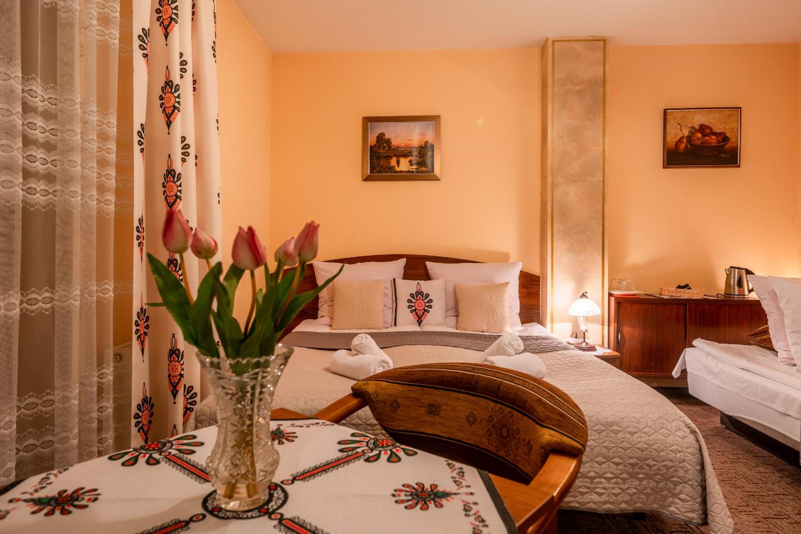 Triple Room with Balcony - Photo 34