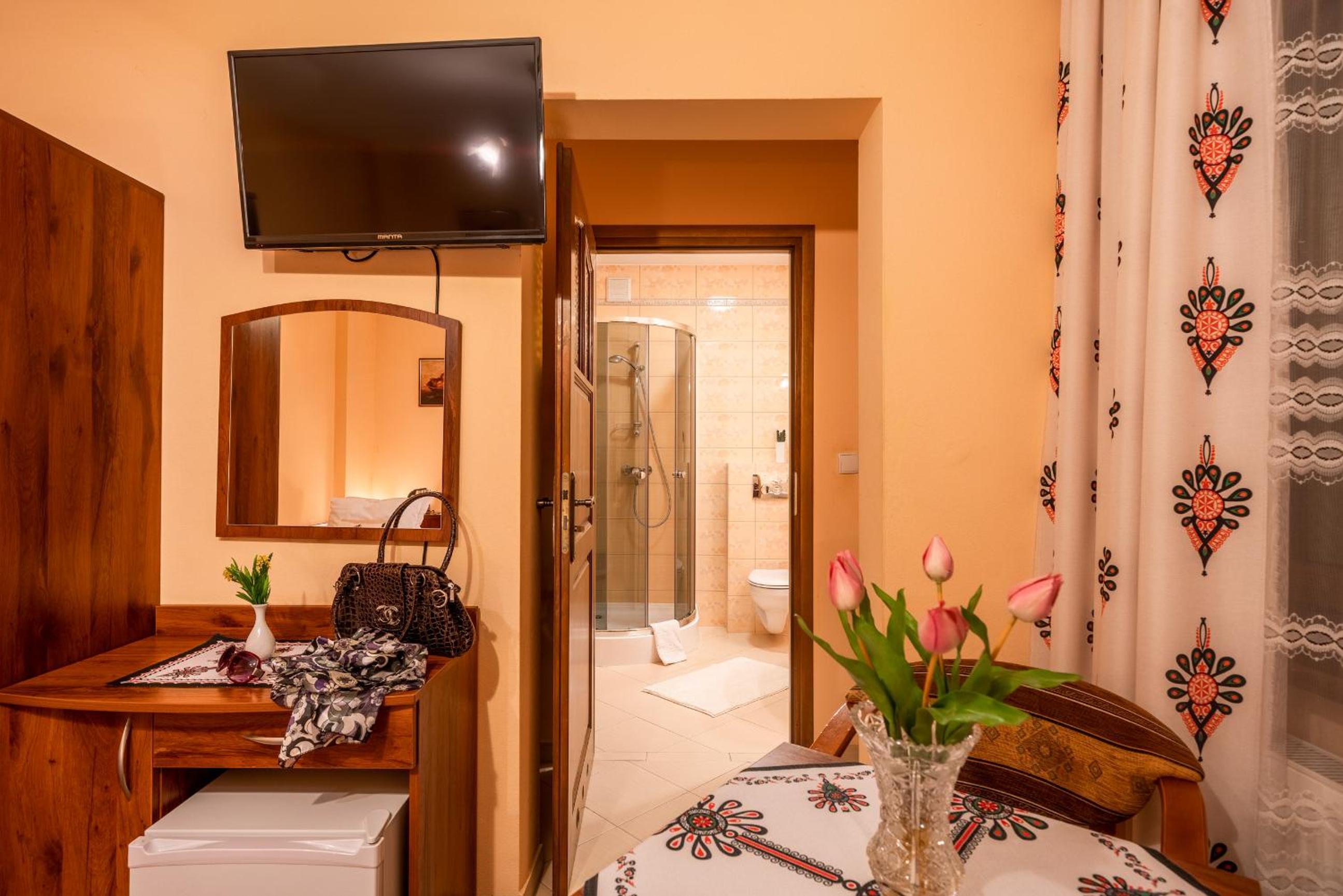 Triple Room with Balcony - Photo 32