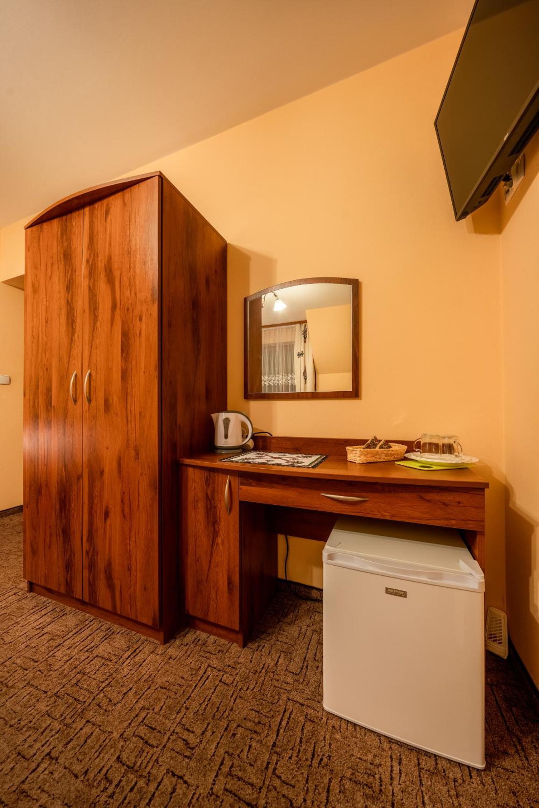 Triple Room with Balcony - Photo 31