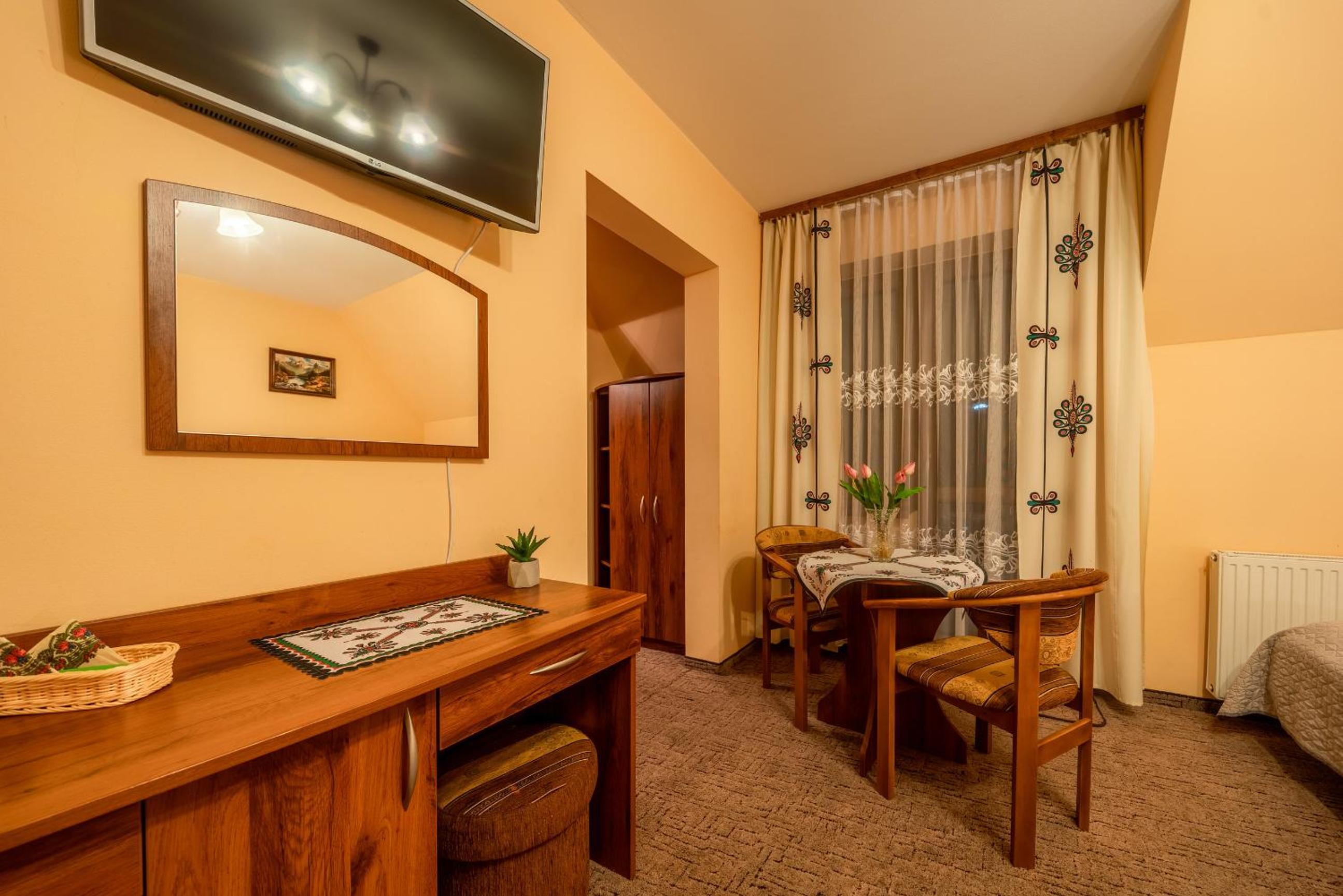 Triple Room with Balcony - Photo 30