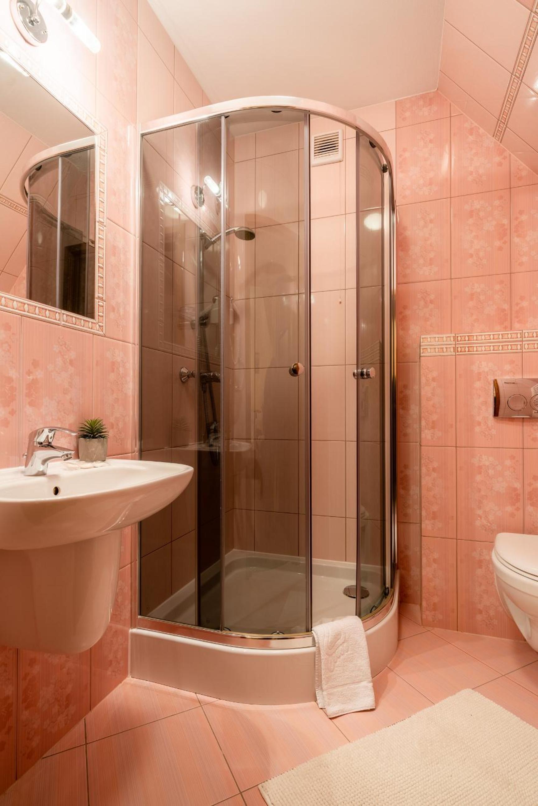 Triple Room with Balcony - Photo 8