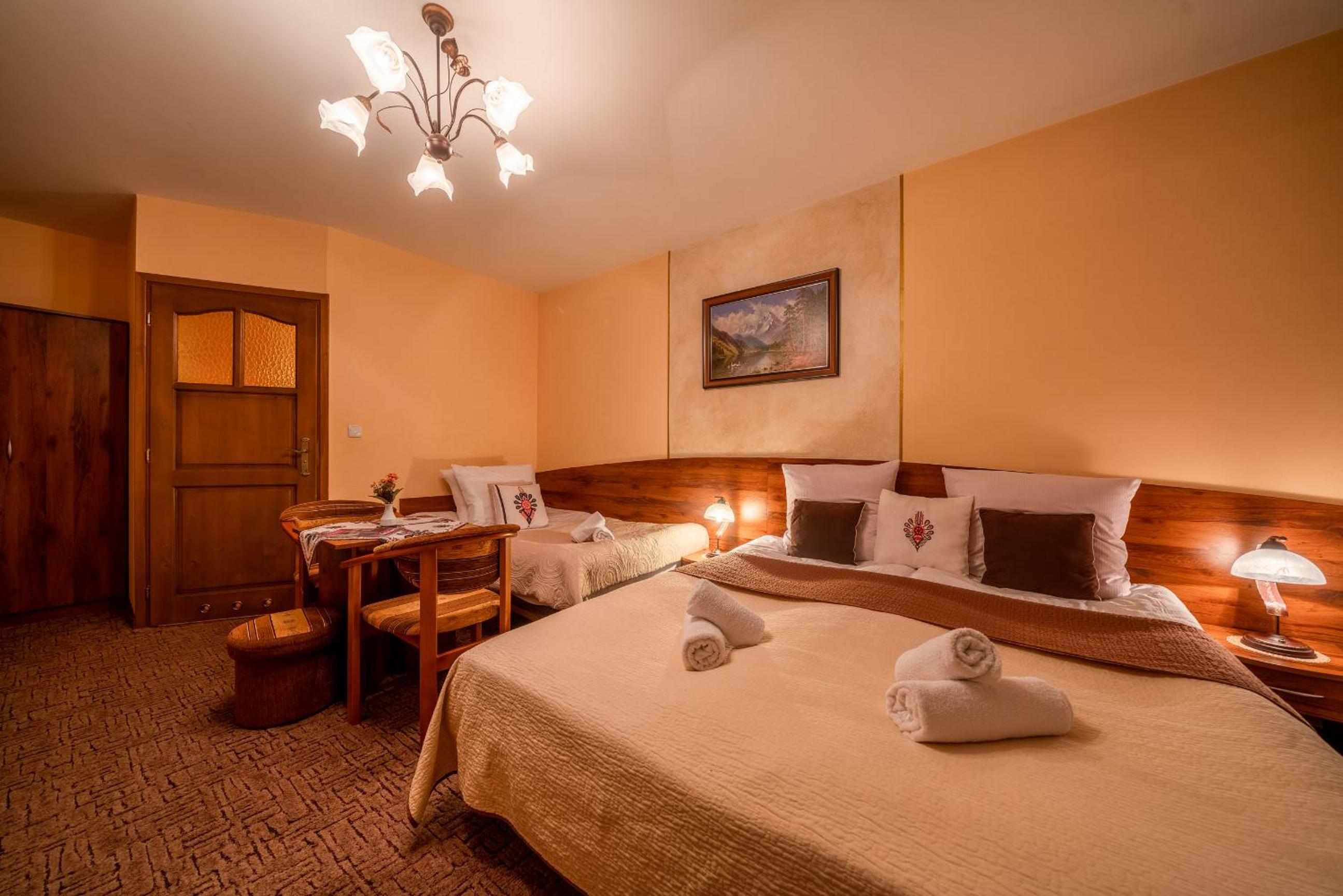 Quadruple Room with Balcony - Photo 34