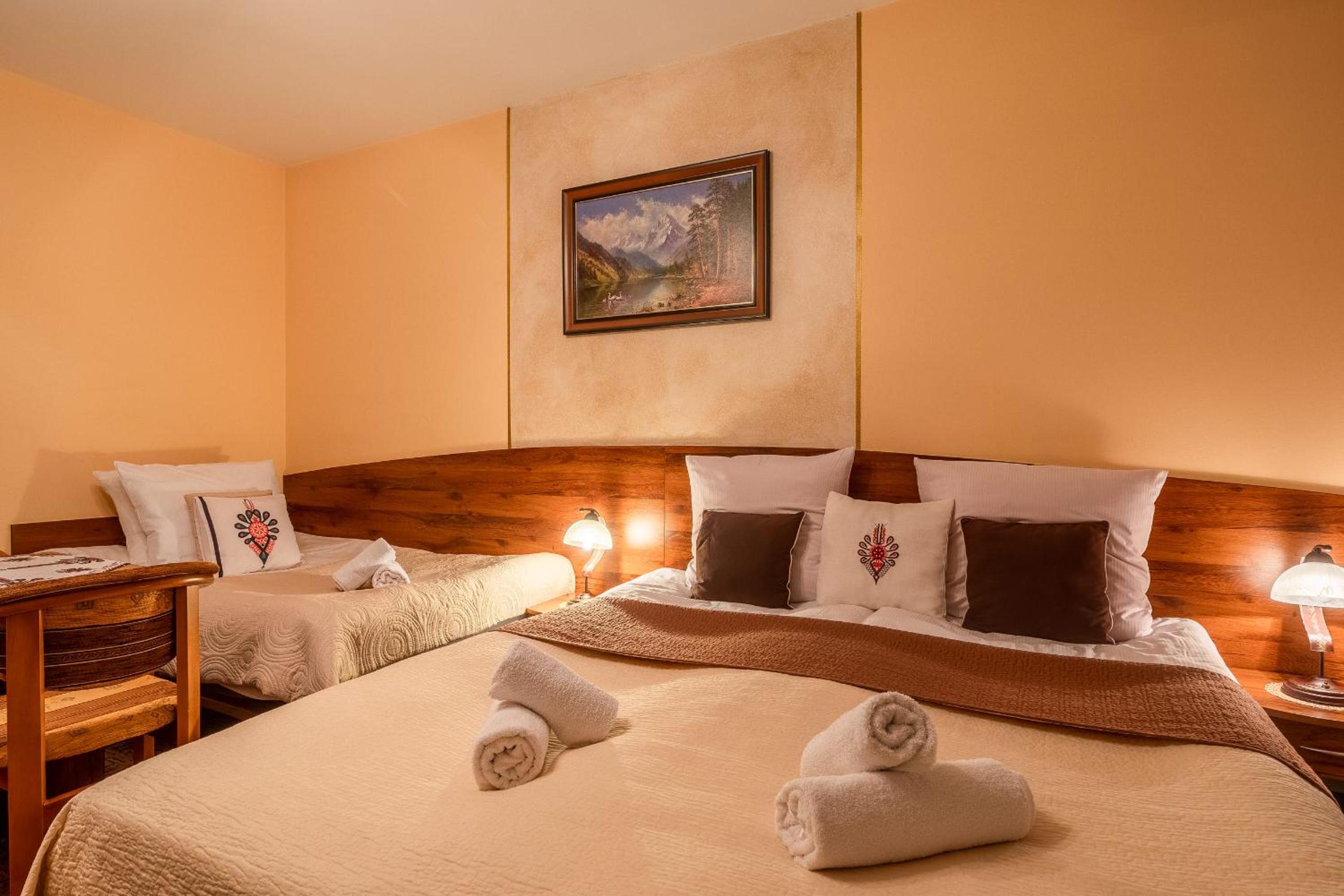 Quadruple Room with Balcony - Photo 11