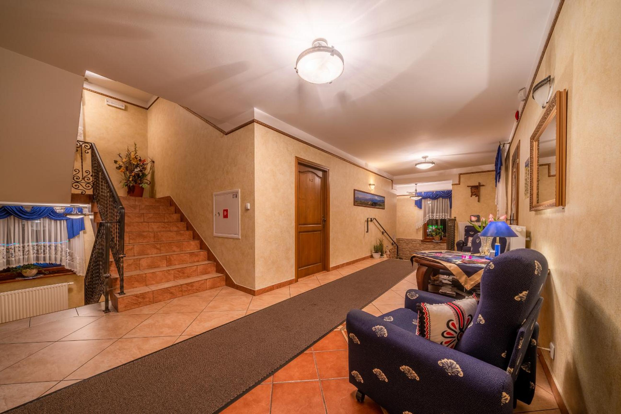 Quadruple Room with Balcony - Photo 16