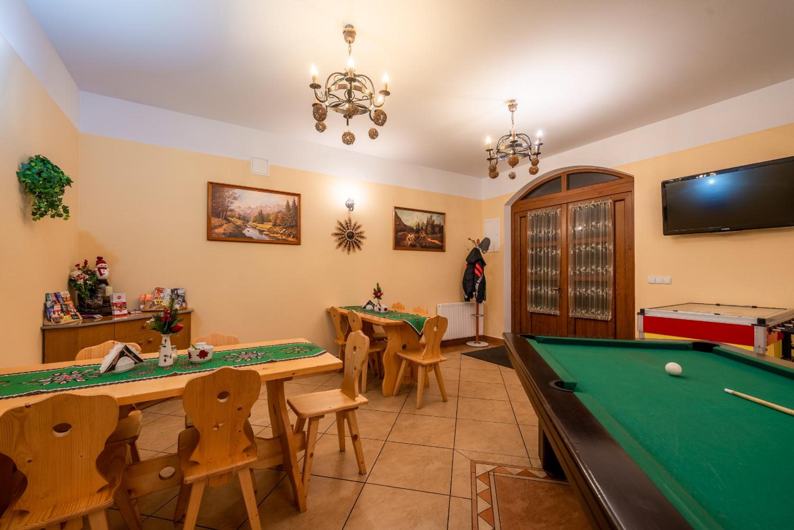 Quadruple Room with Balcony - Photo 28