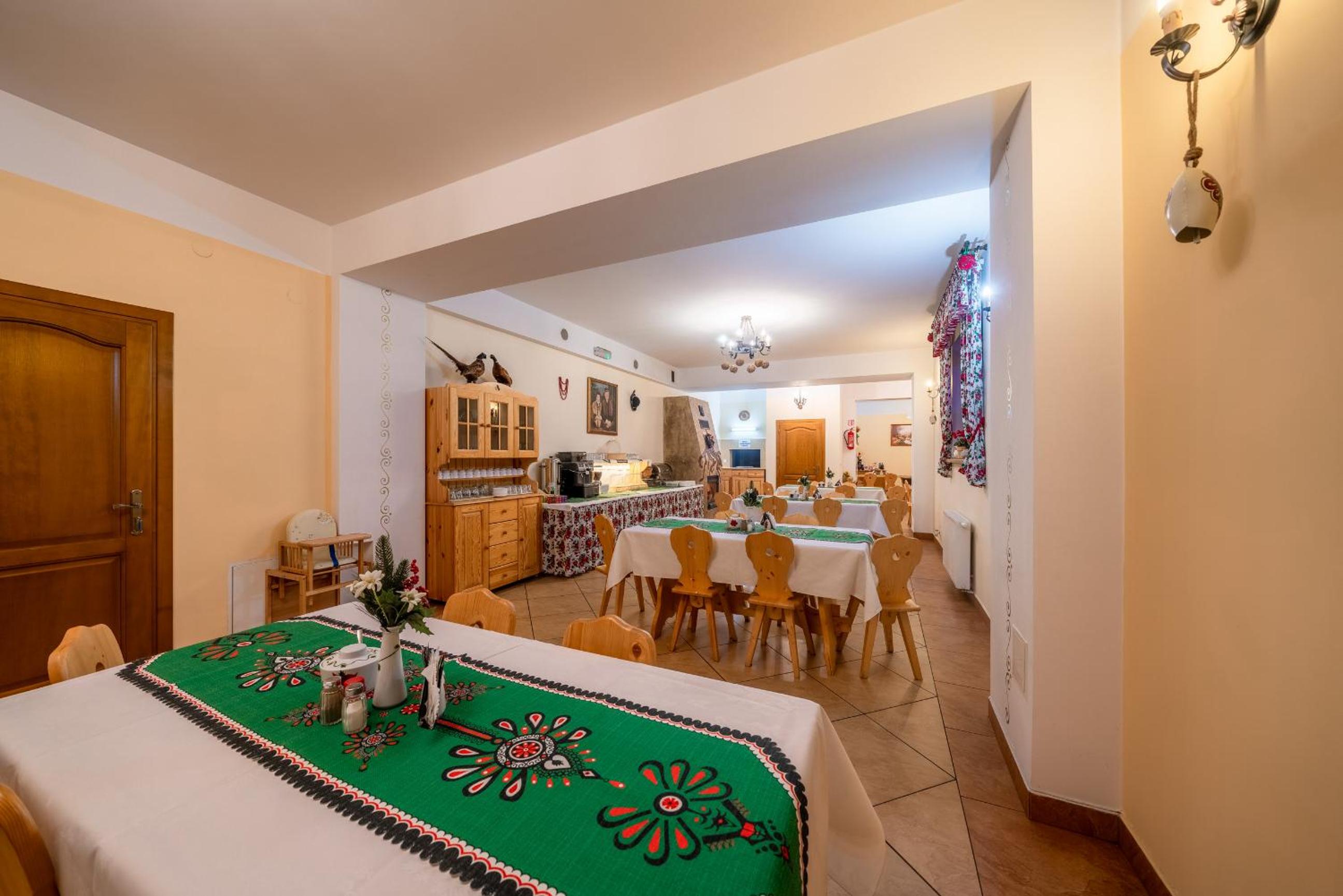 Quadruple Room with Balcony - Photo 32