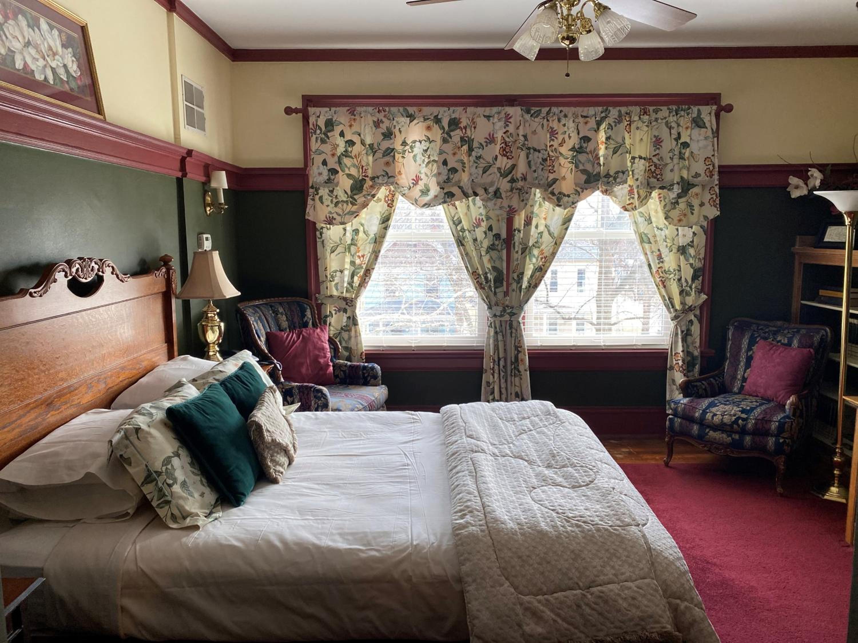 Standard Queen Room