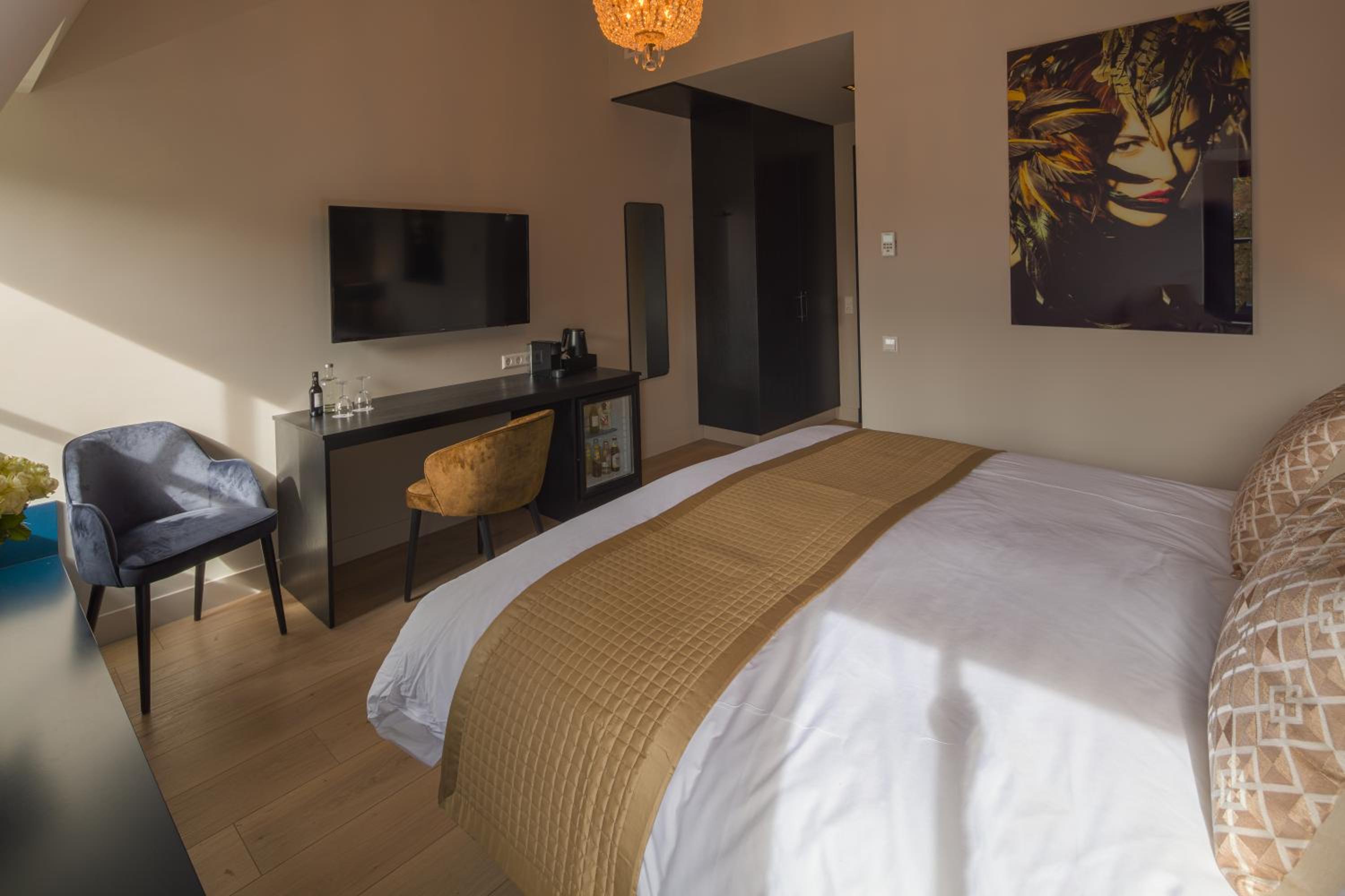 Deluxe Double or Twin Room - Photo 6