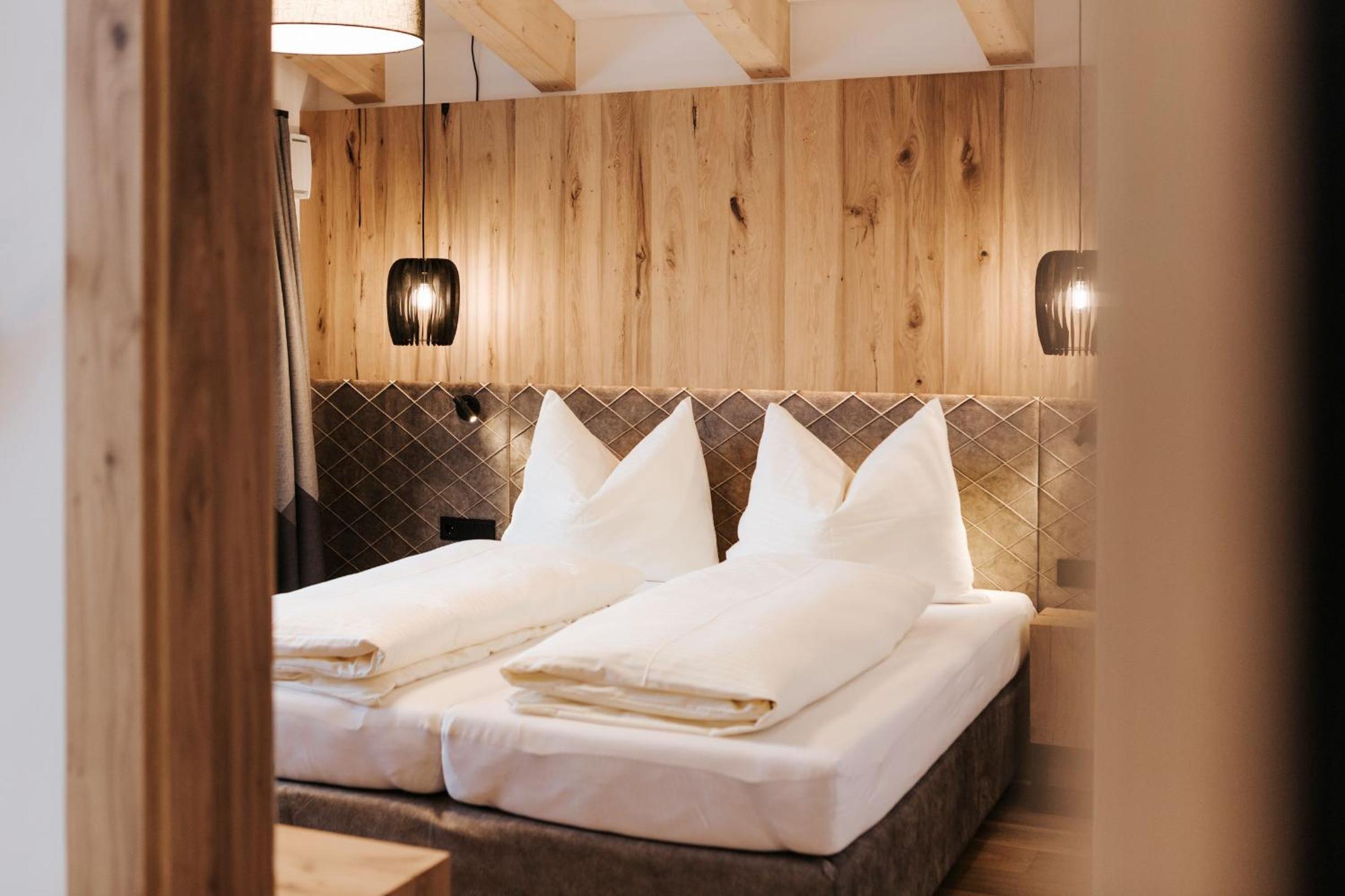 Family Suite with Balcony - Photo 4