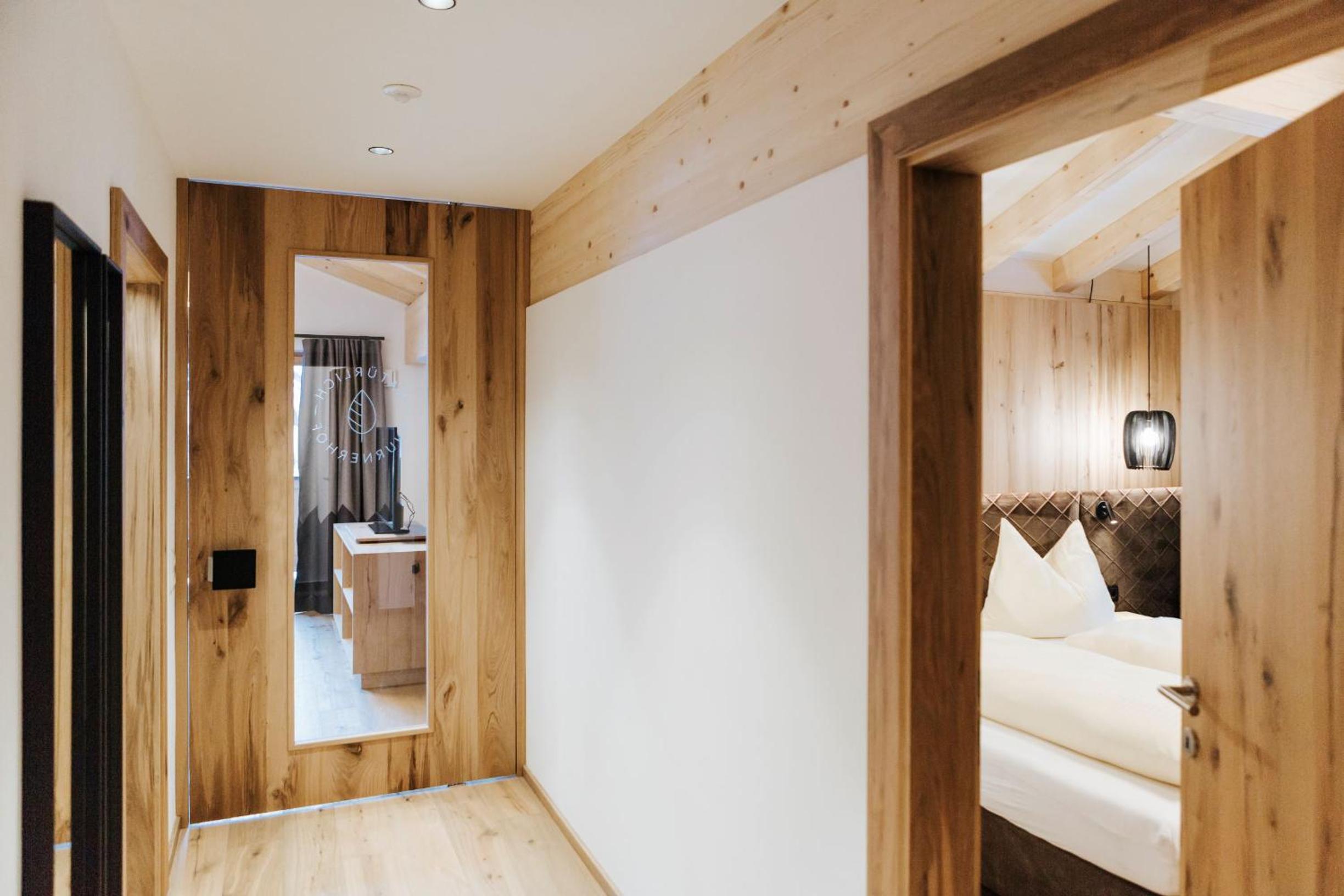 Suite with Balcony - Photo 8