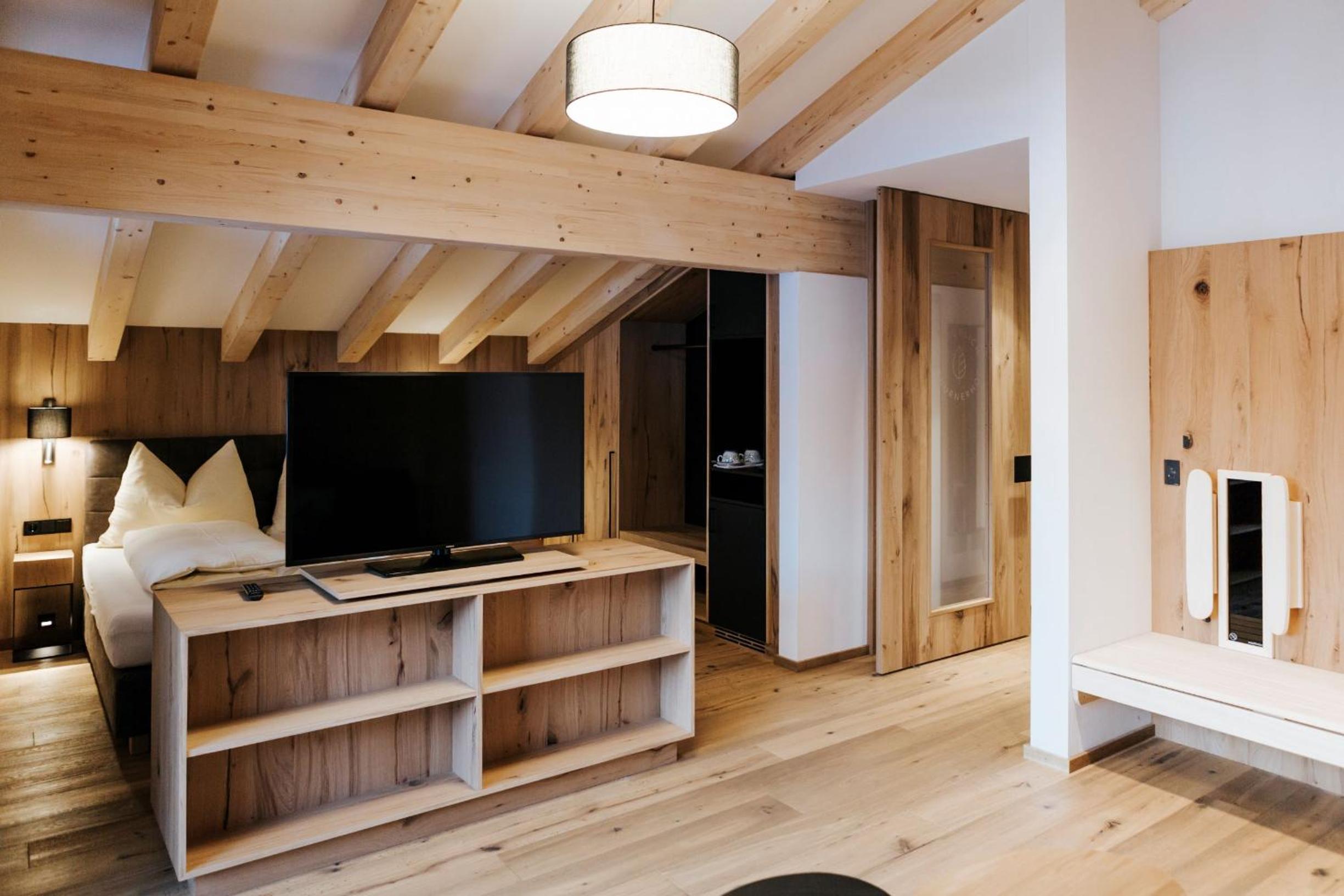 Suite with Balcony - Photo 3
