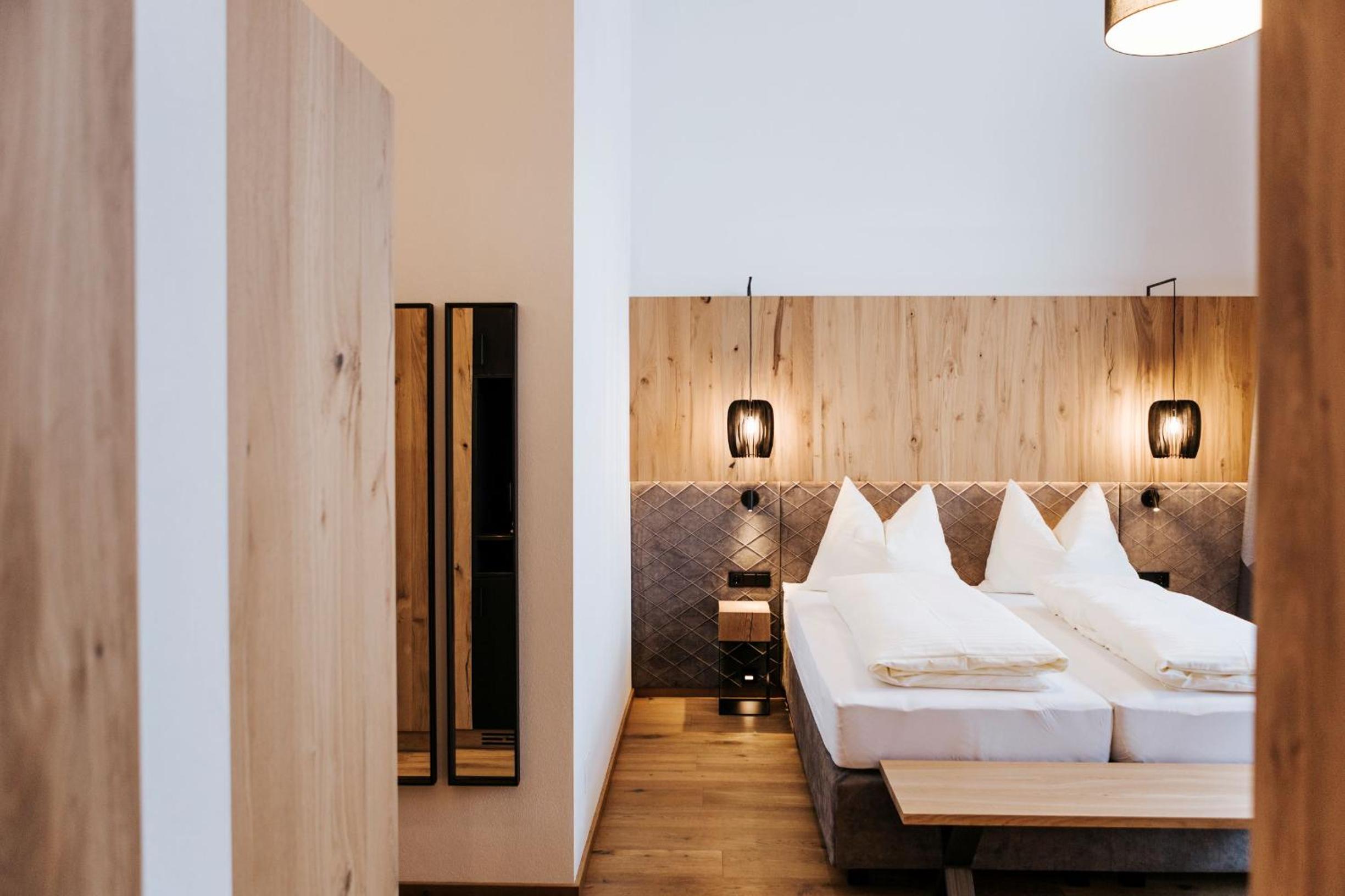 Family Suite with Balcony - Photo 3