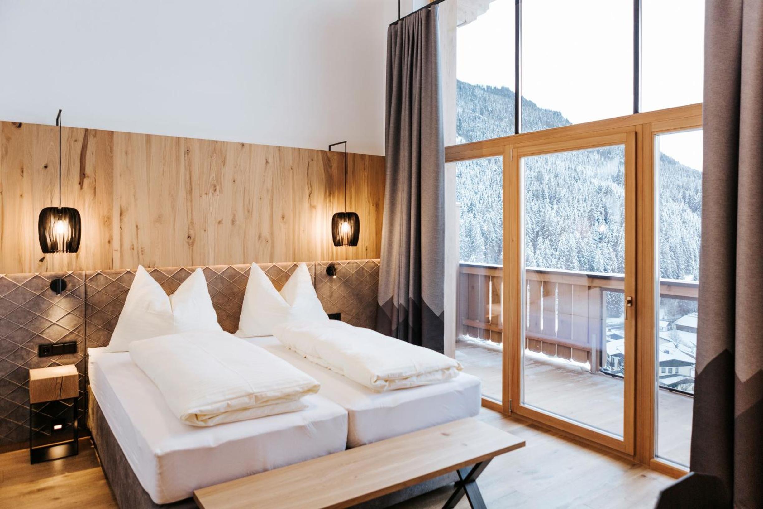 Family Suite with Balcony - Photo 2