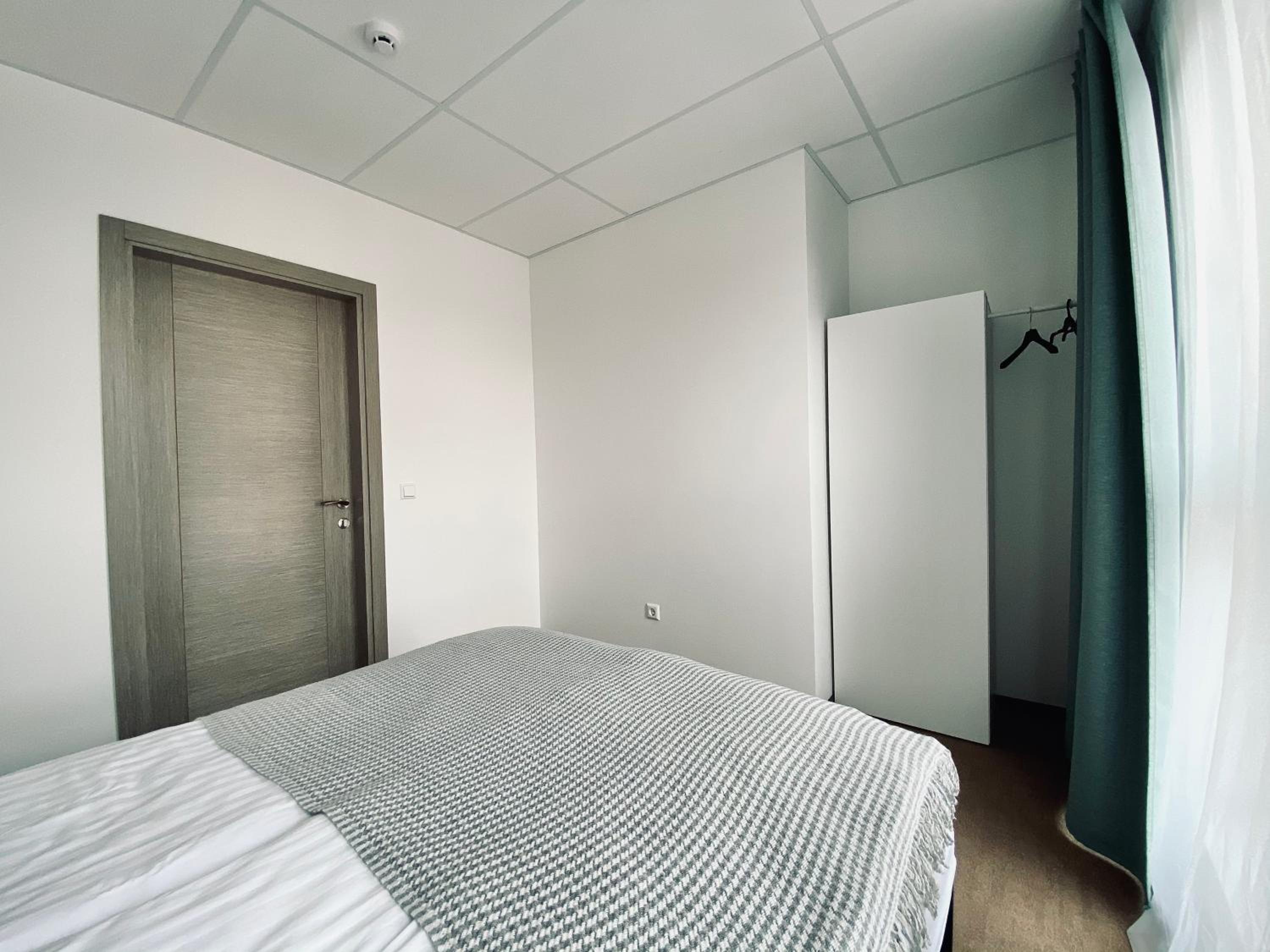 One-Bedroom Apartment - Photo 2
