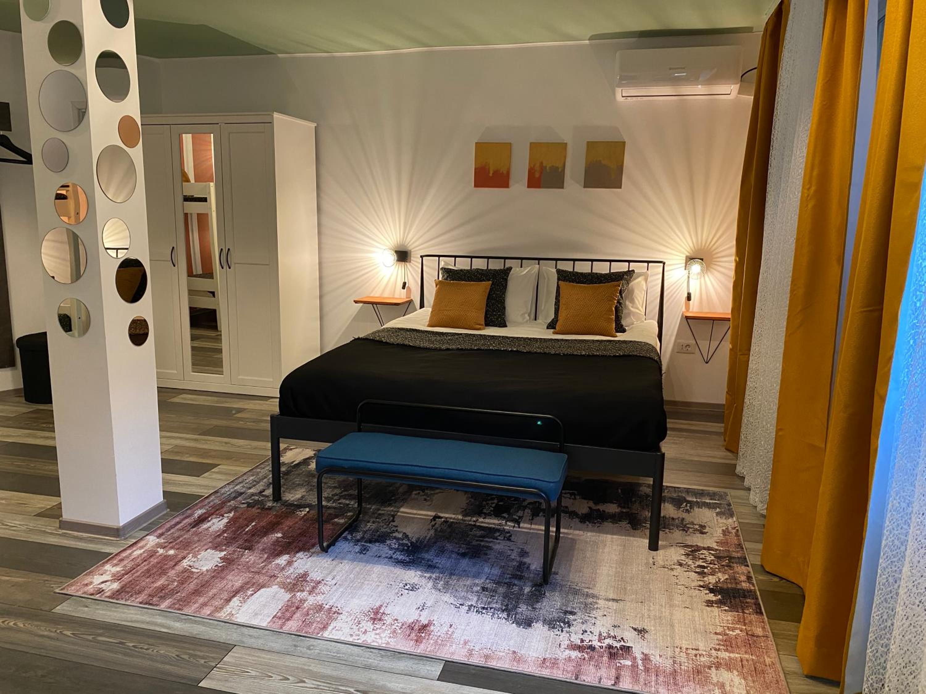 One-Bedroom Apartment - Photo 1