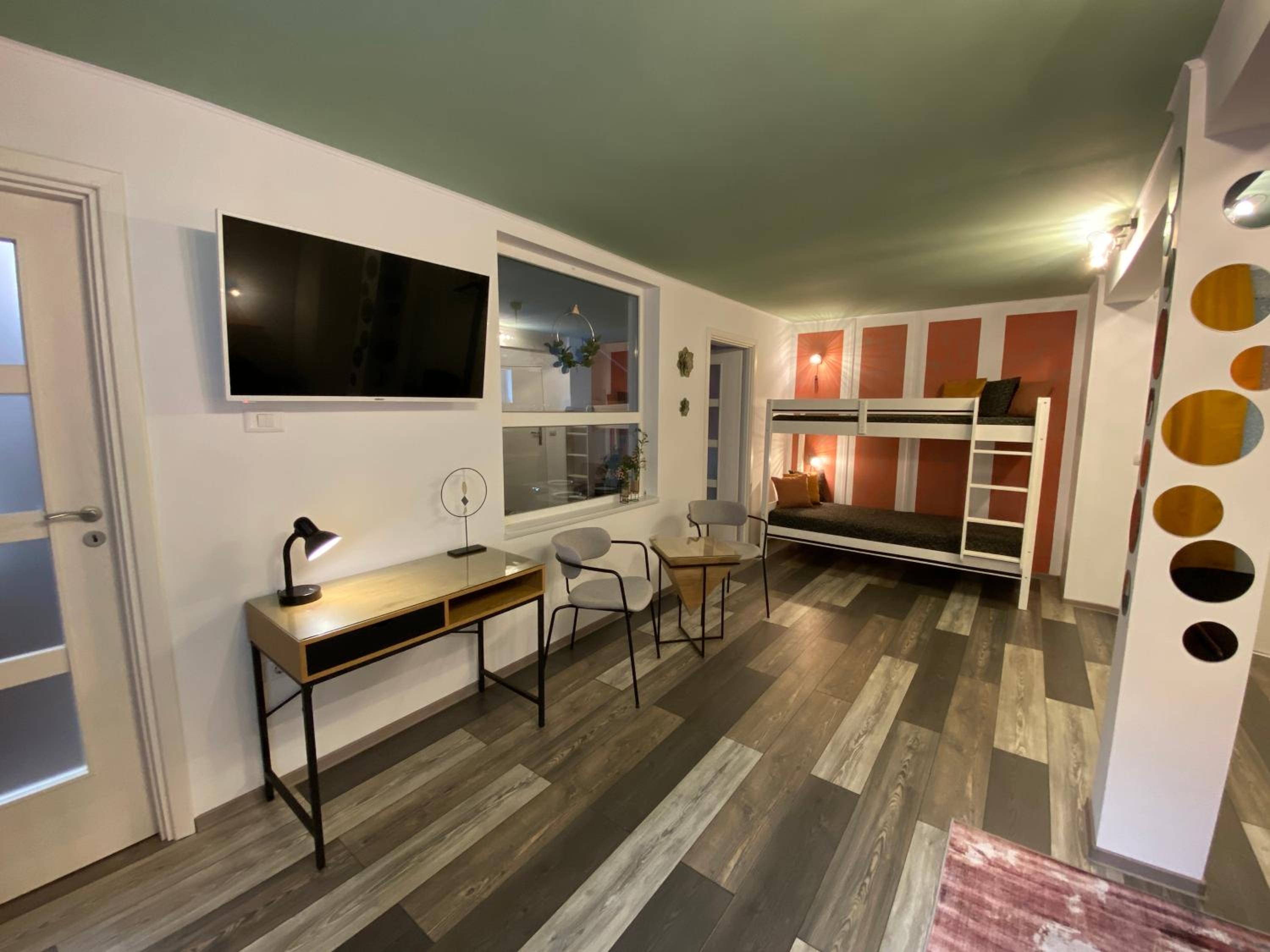One-Bedroom Apartment - Photo 5