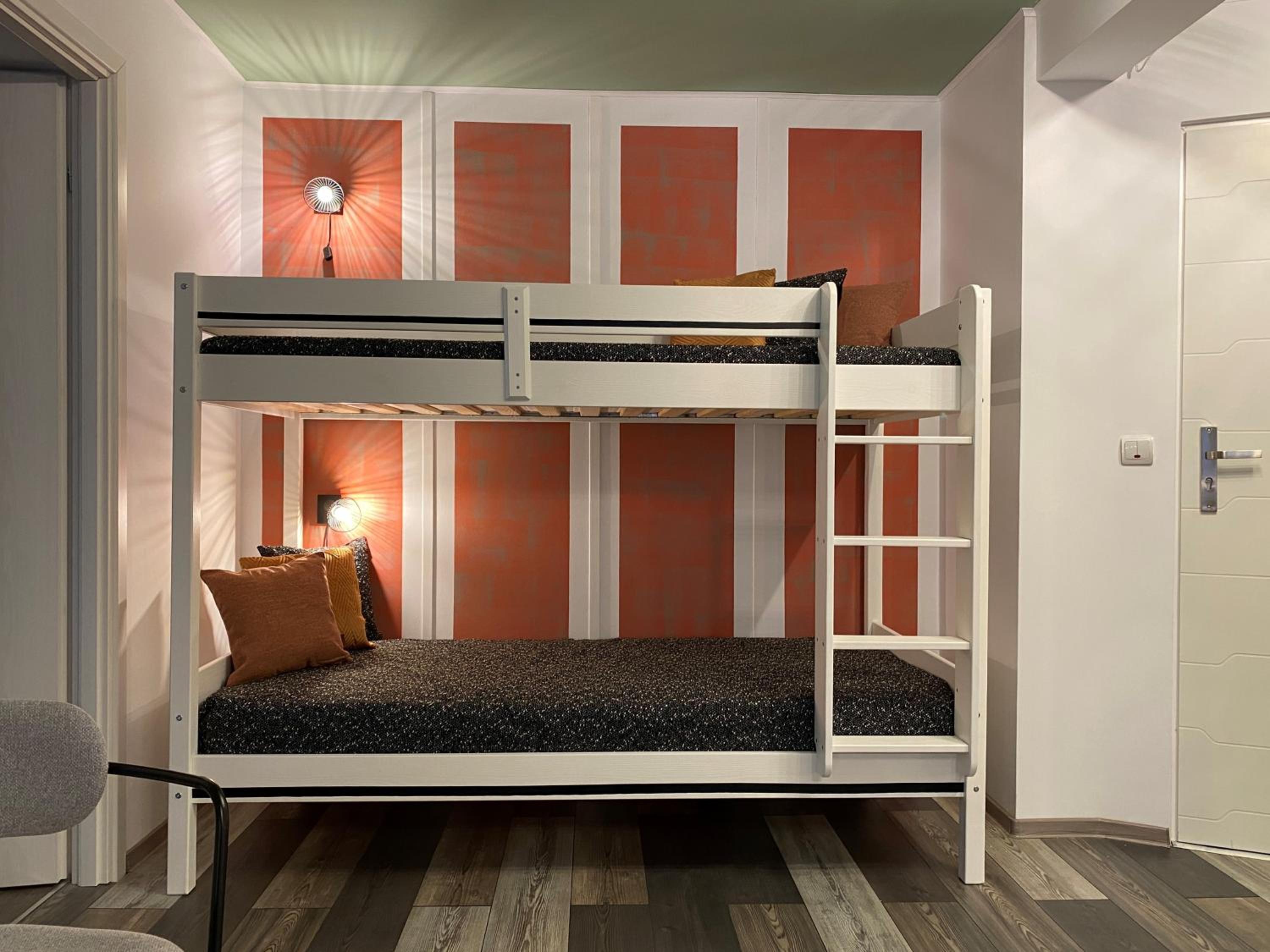 One-Bedroom Apartment - Photo 6