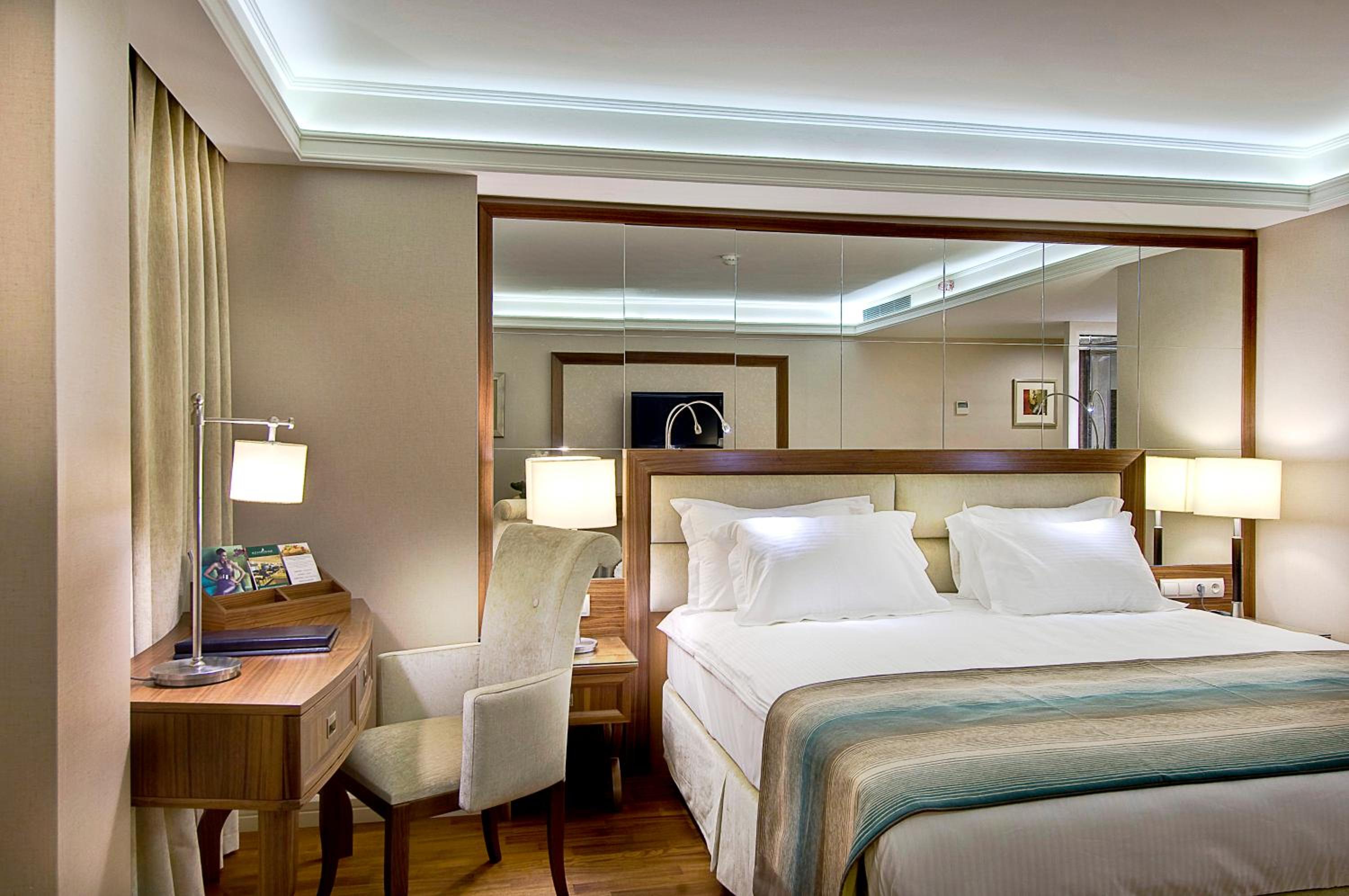 Standard Double or Twin Room - Photo 8
