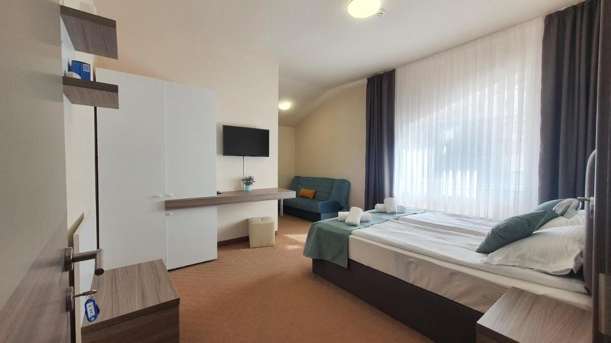 Double or Twin Room with City View photo 1