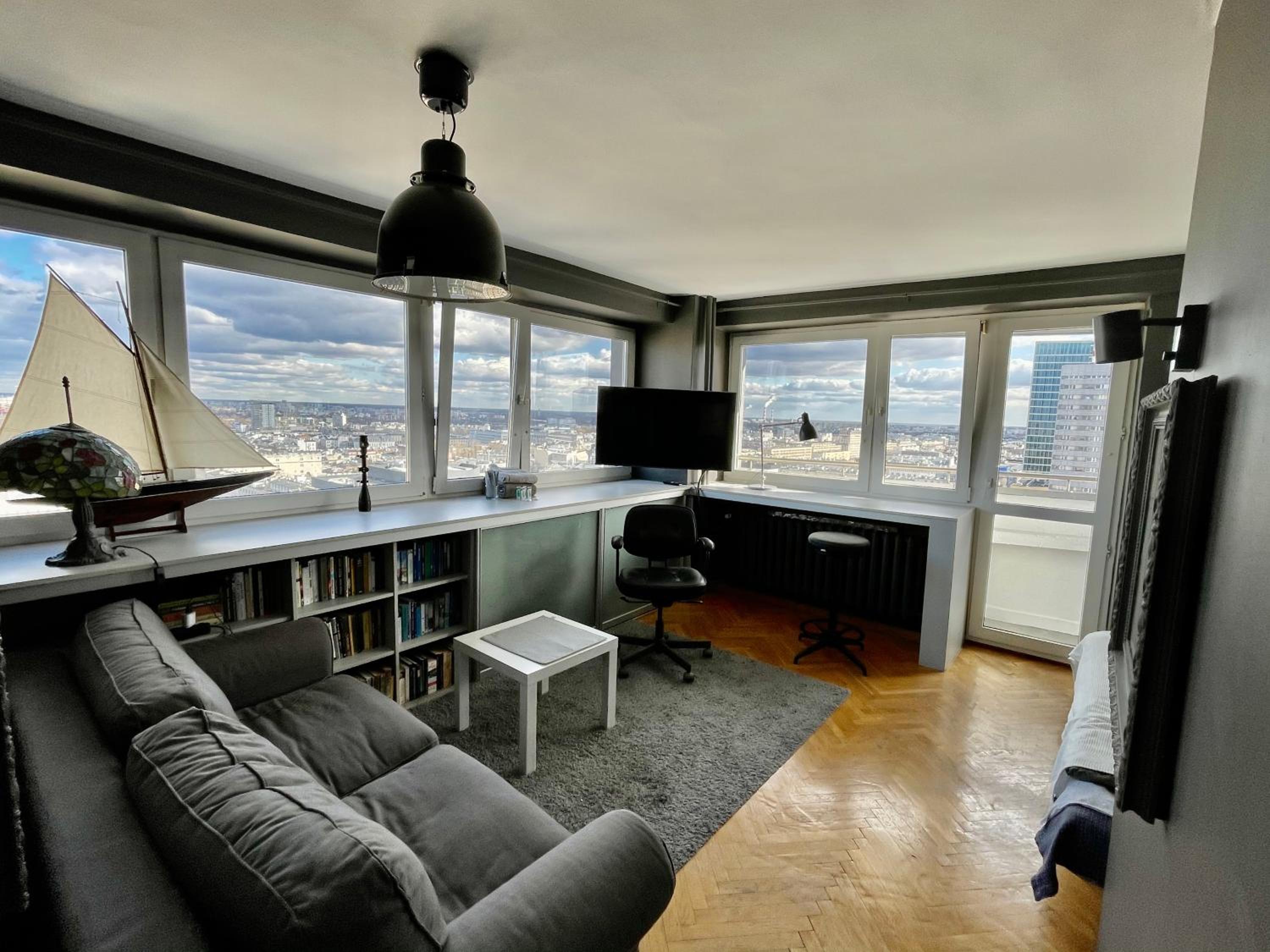 One-Bedroom Apartment - Photo 3