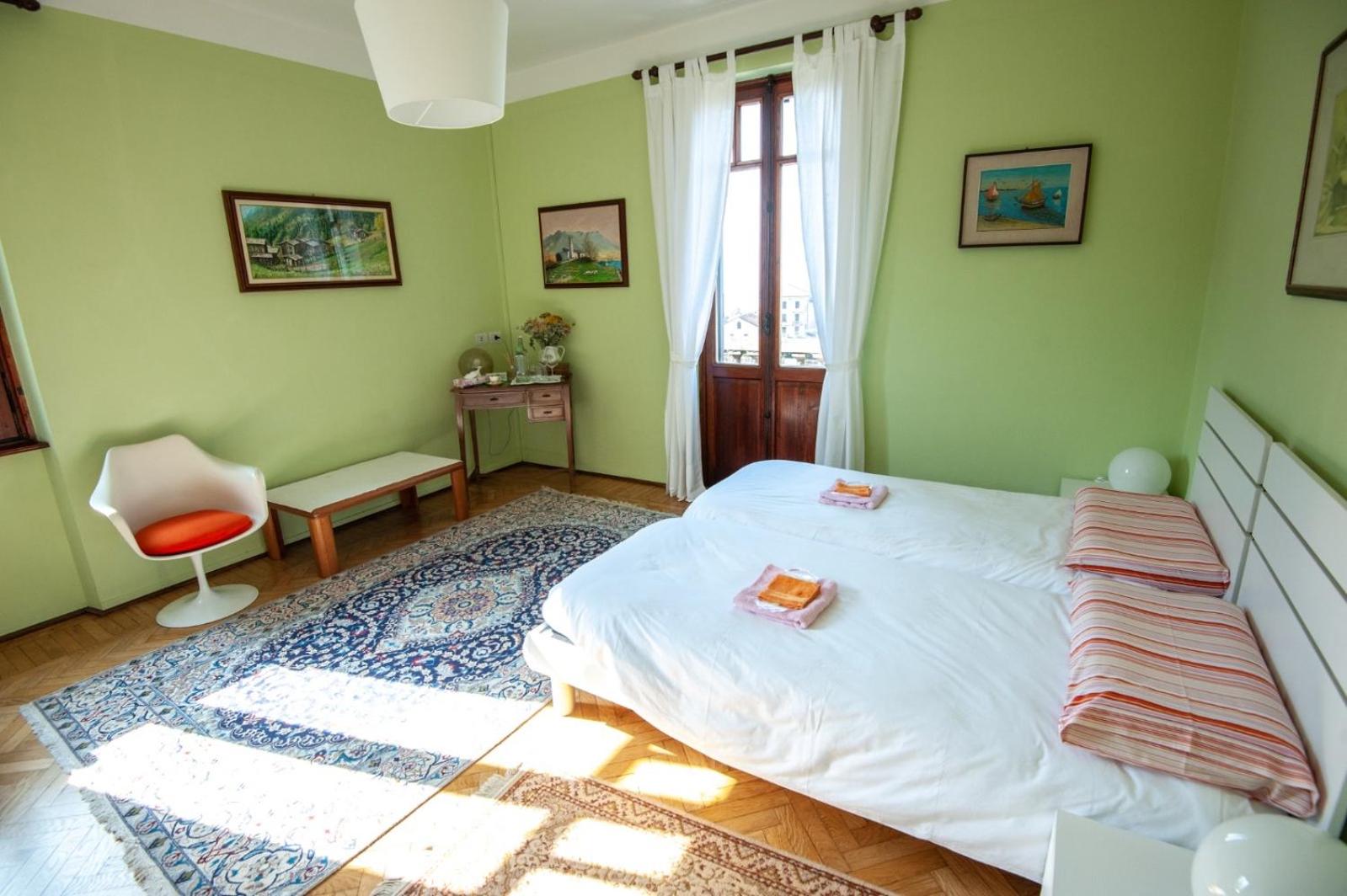 Twin Room with Lake View and Private External Bathroom - Photo 6