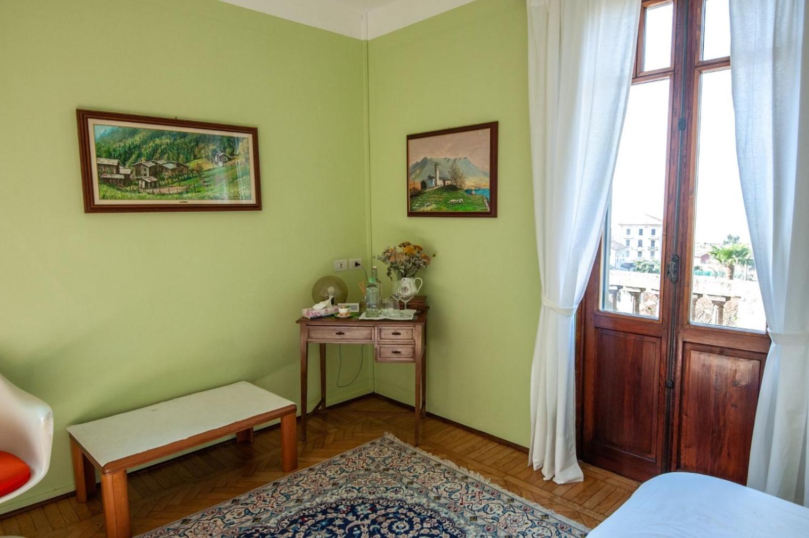 Twin Room with Lake View and Private External Bathroom - Photo 7