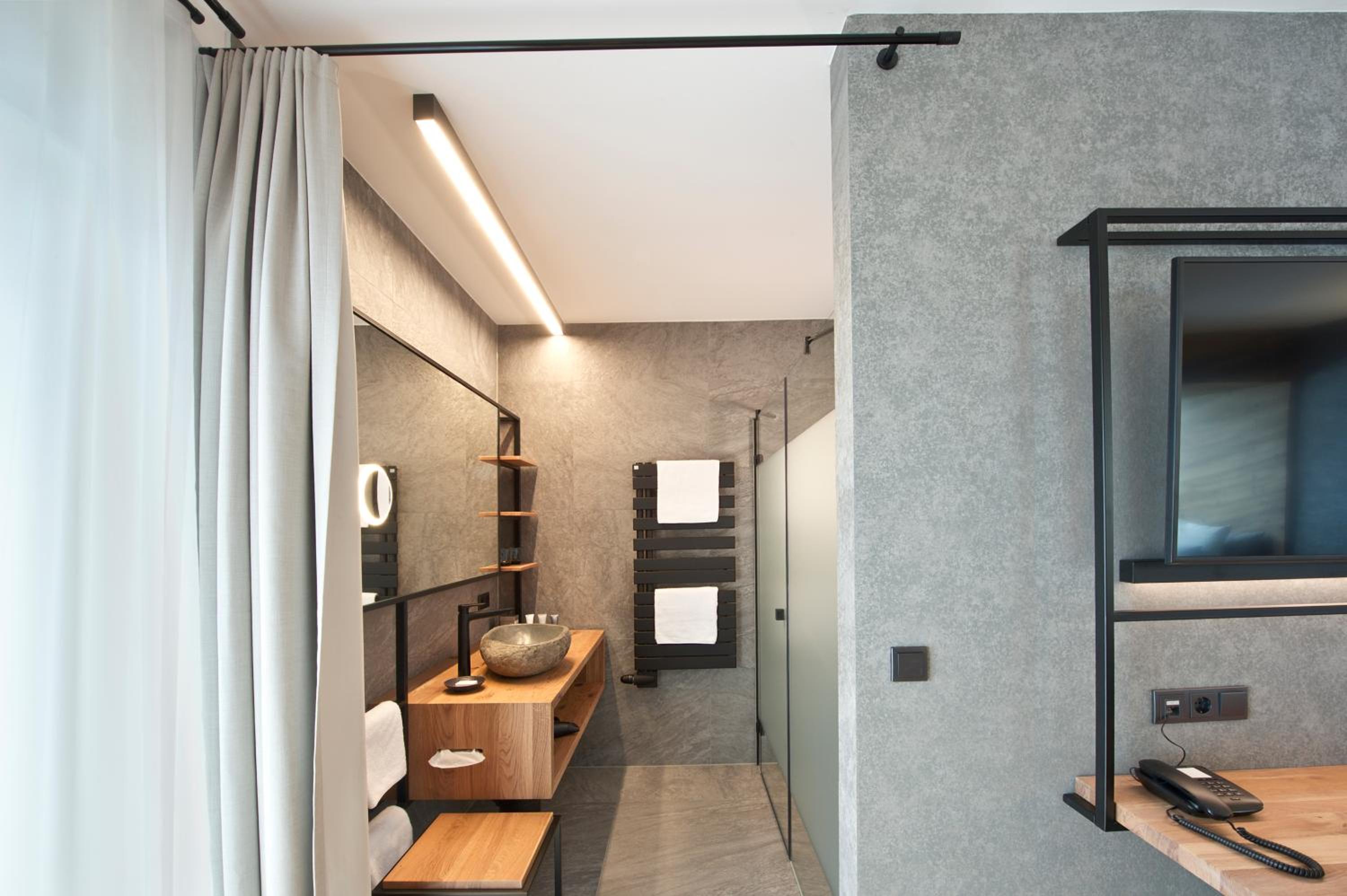 Double or Twin Room - Photo 8