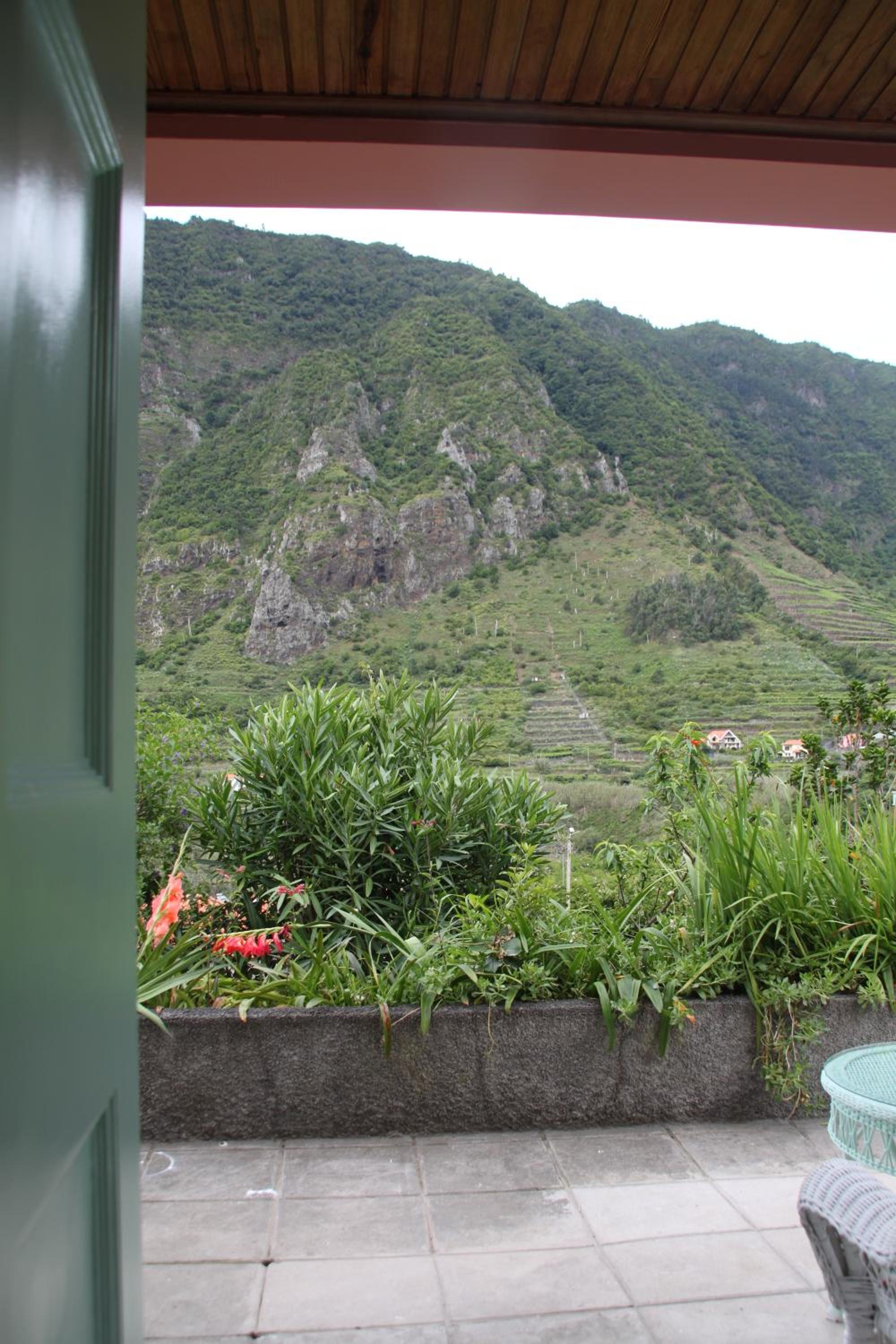 Double Room with Private Bathroom - Photo 16