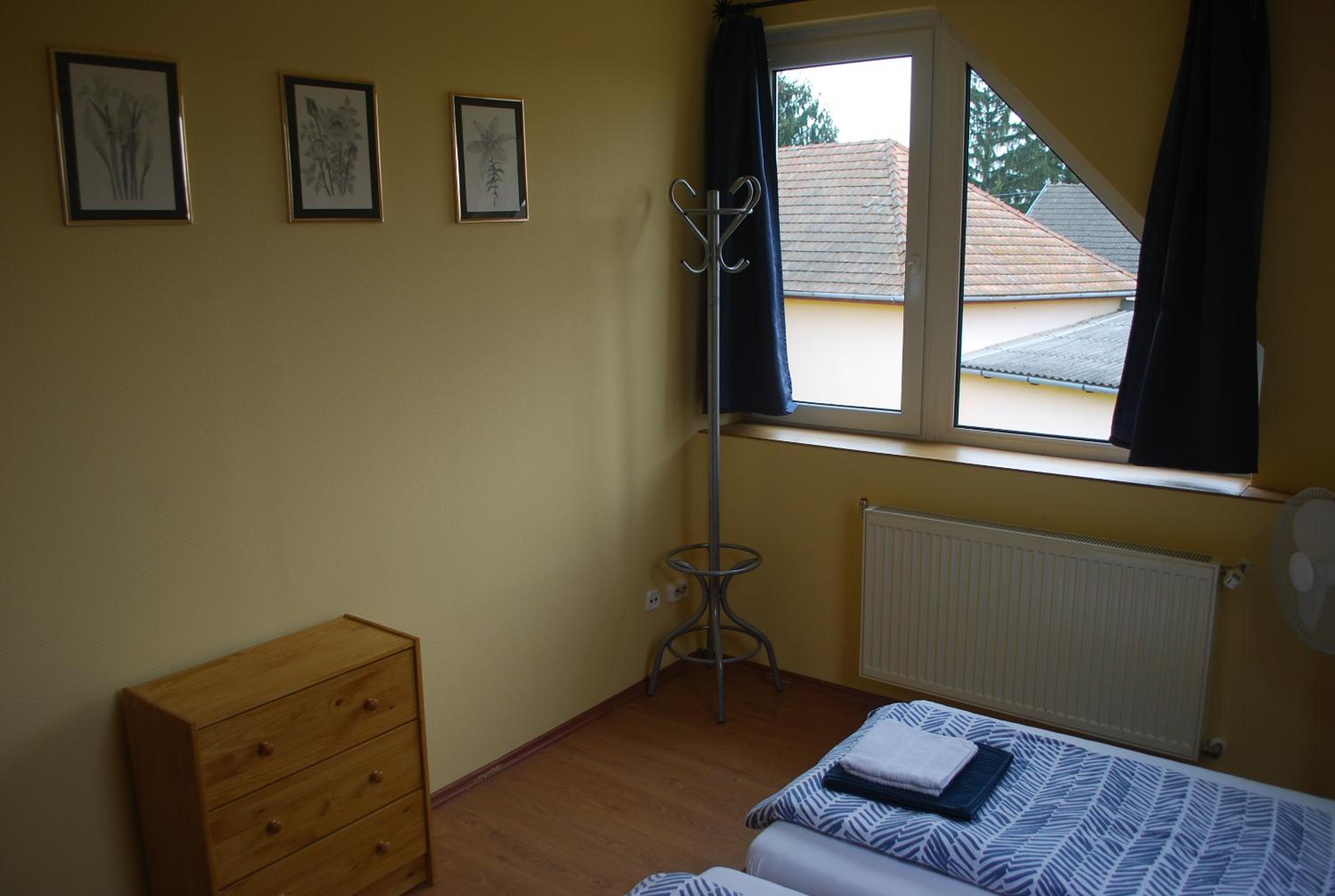 Twin Room with Private Bathroom photo 3