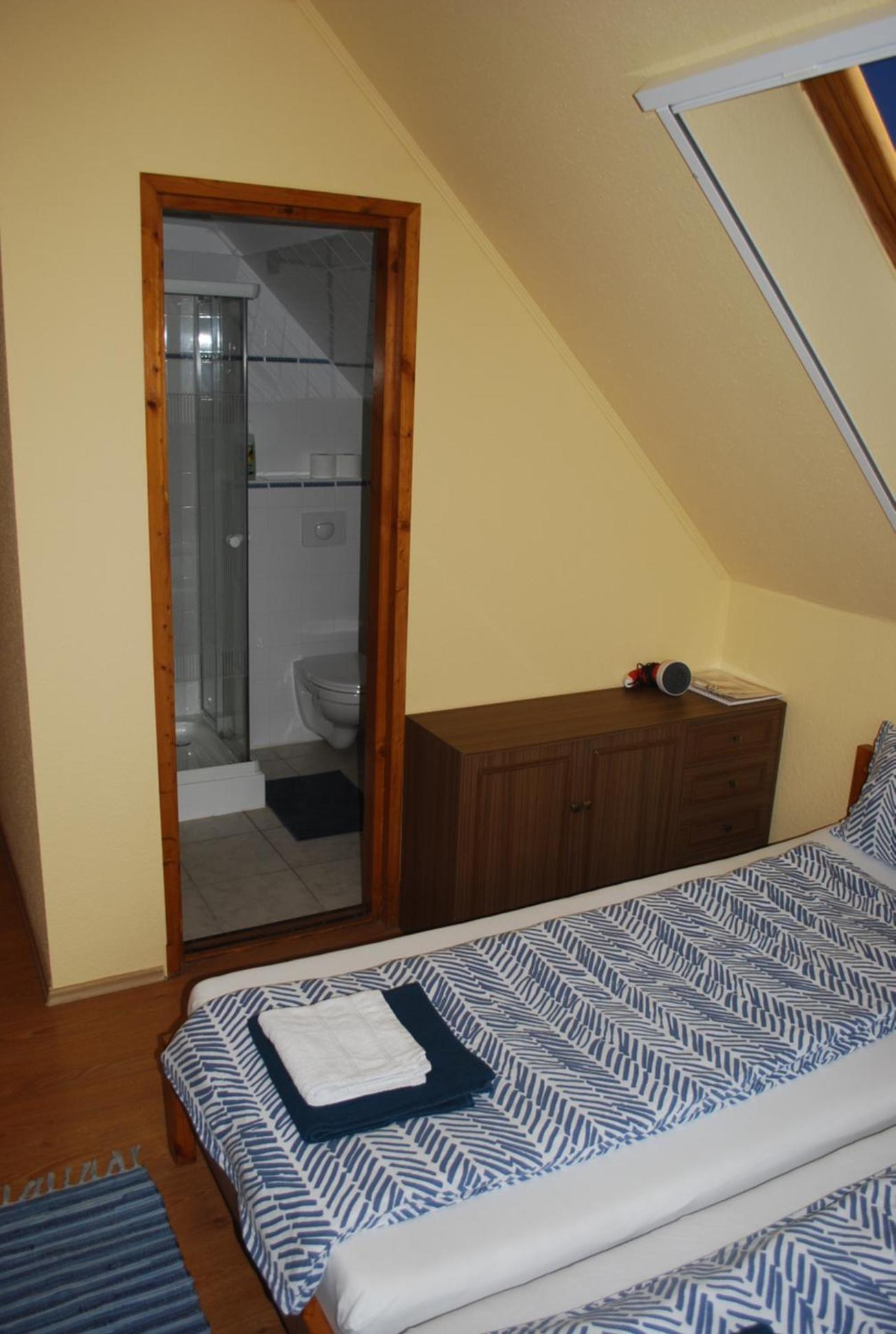 Small Twin Room photo 3