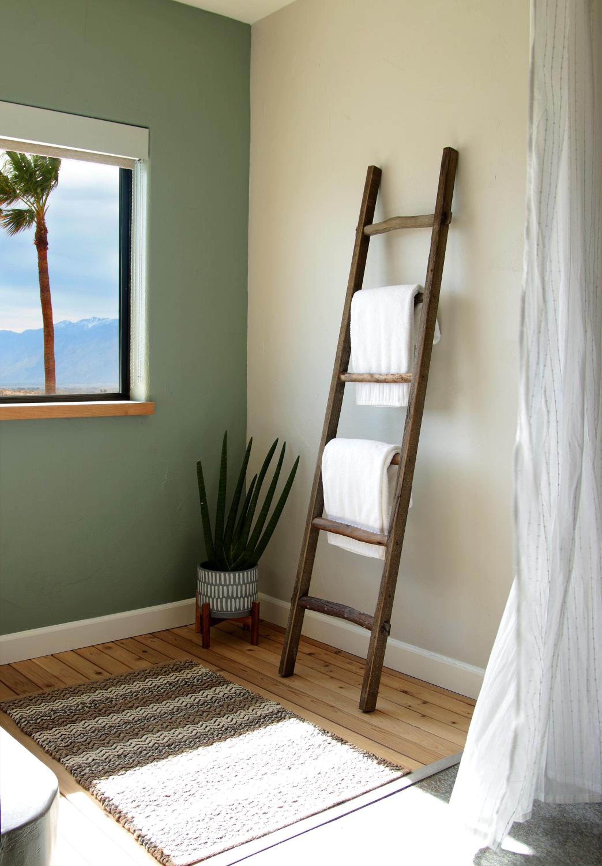 Spa Suite, Mountain View, 2nd Flr King - Photo 3