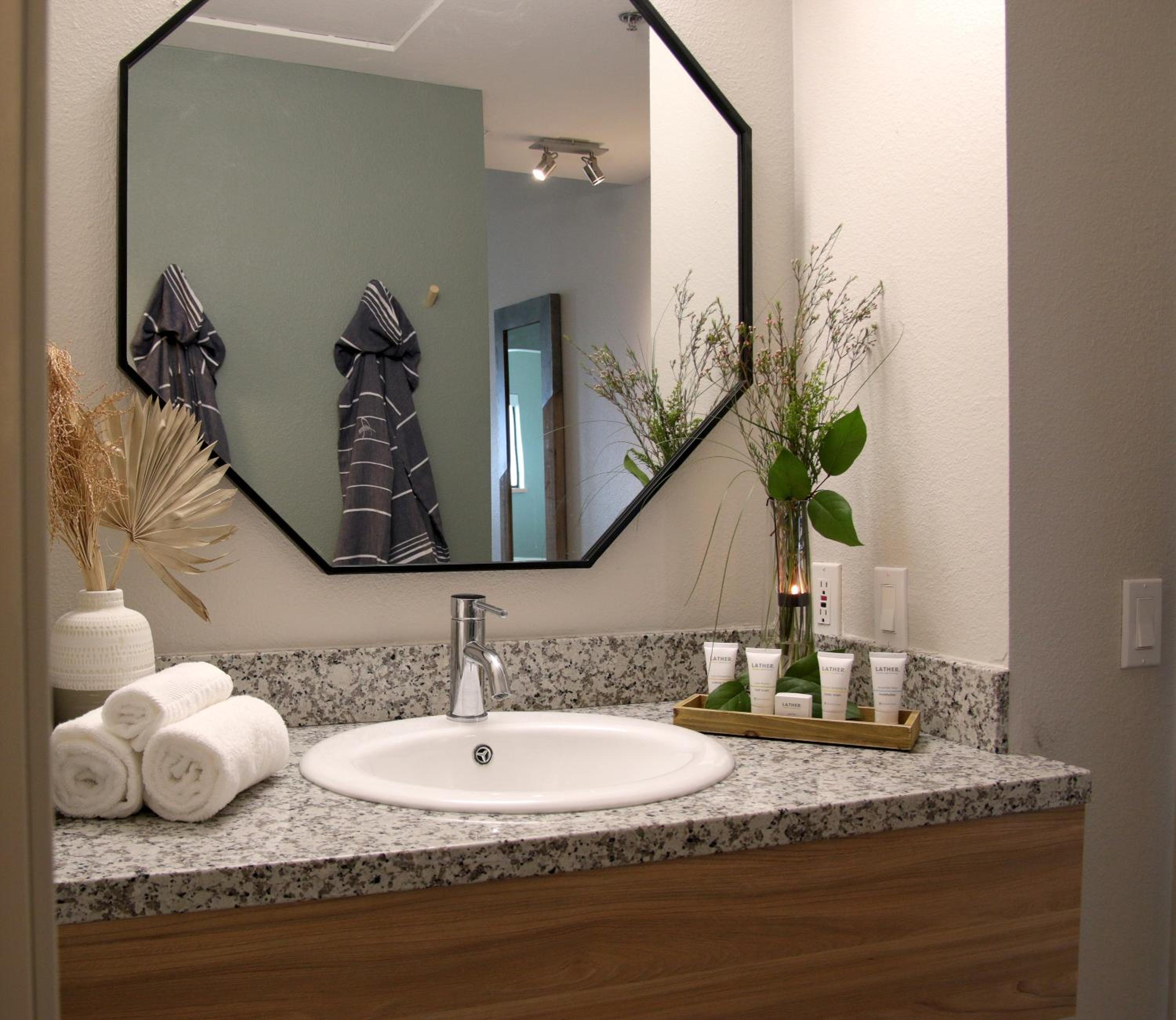 Spa Suite, Mountain View, 2nd Flr King - Photo 5