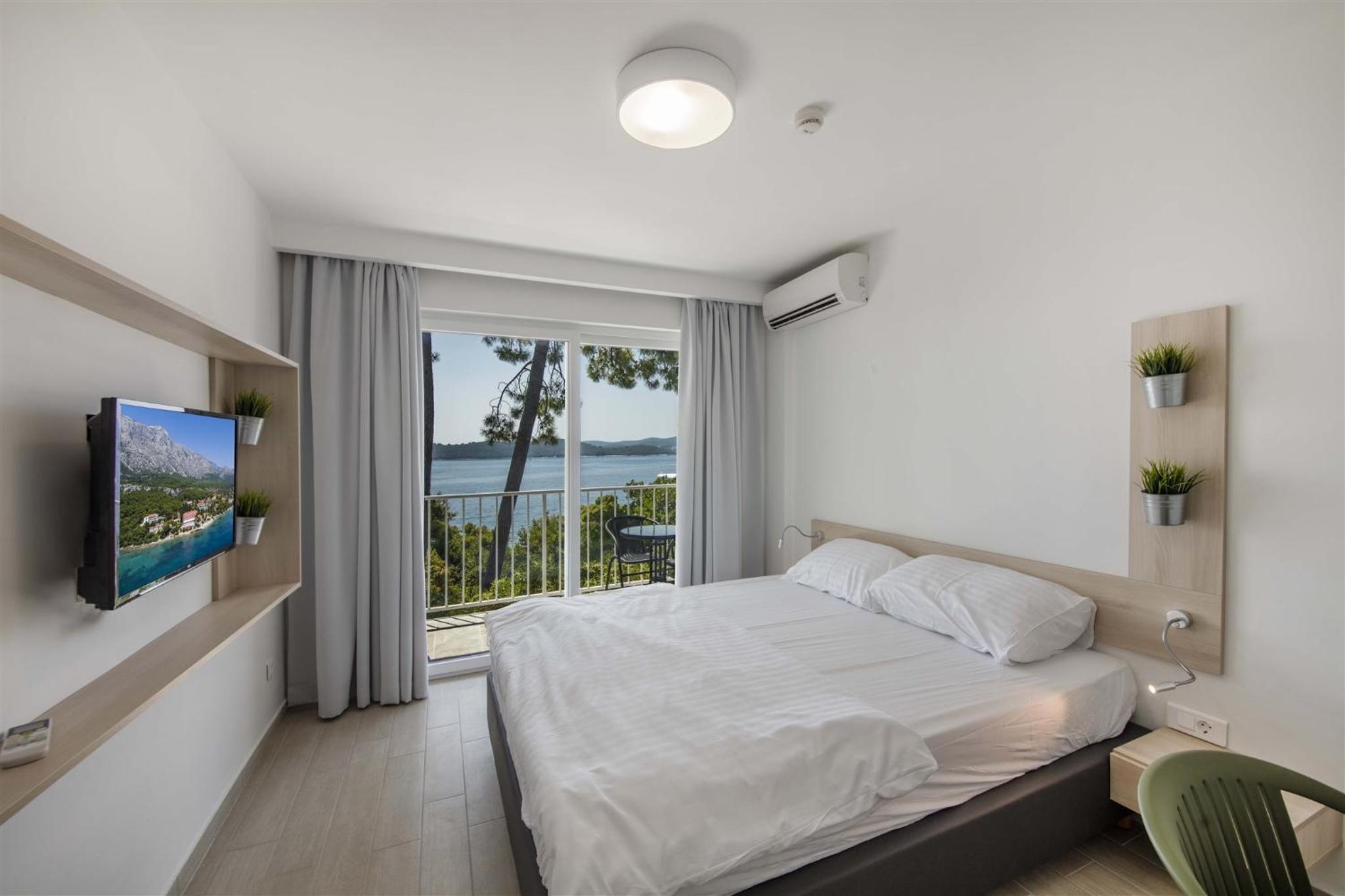 Comfort Double Room with Seaside Balcony - Photo 4