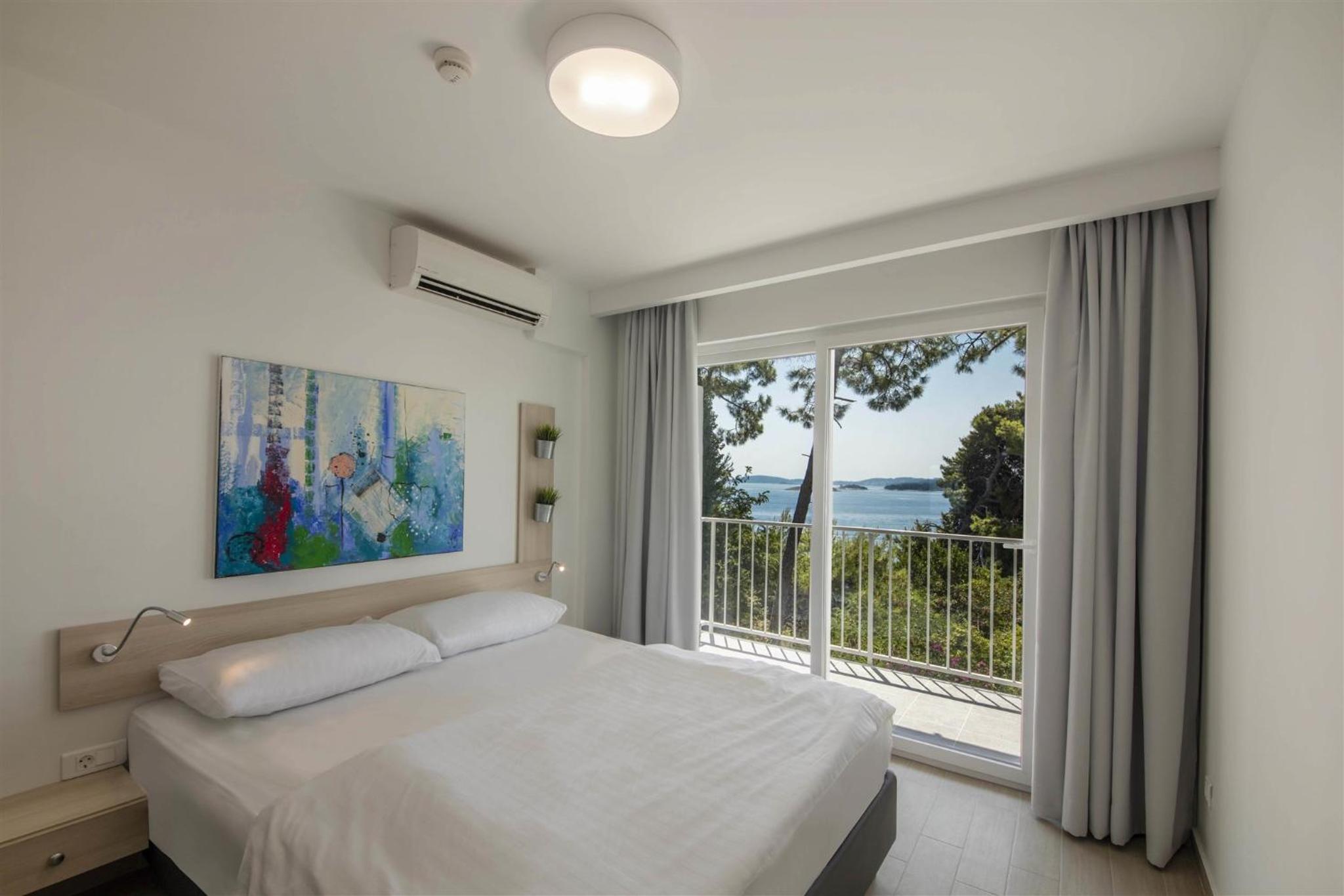 Comfort Double Room with Seaside Balcony - Photo 5