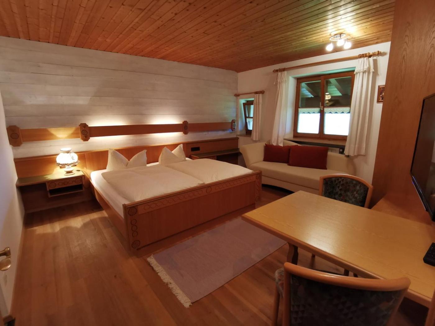 Two-Bedroom Apartment with Mountain View photo 3