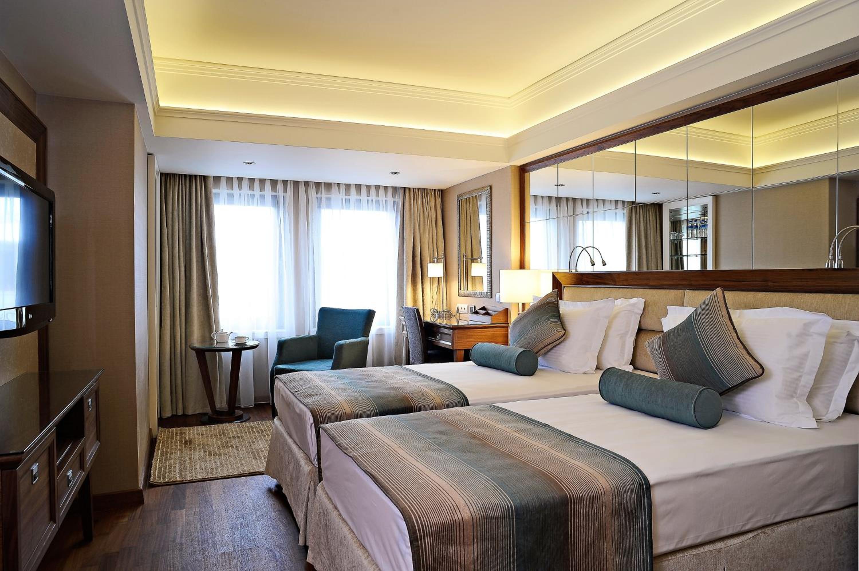 Standard Double or Twin Room - Photo 9