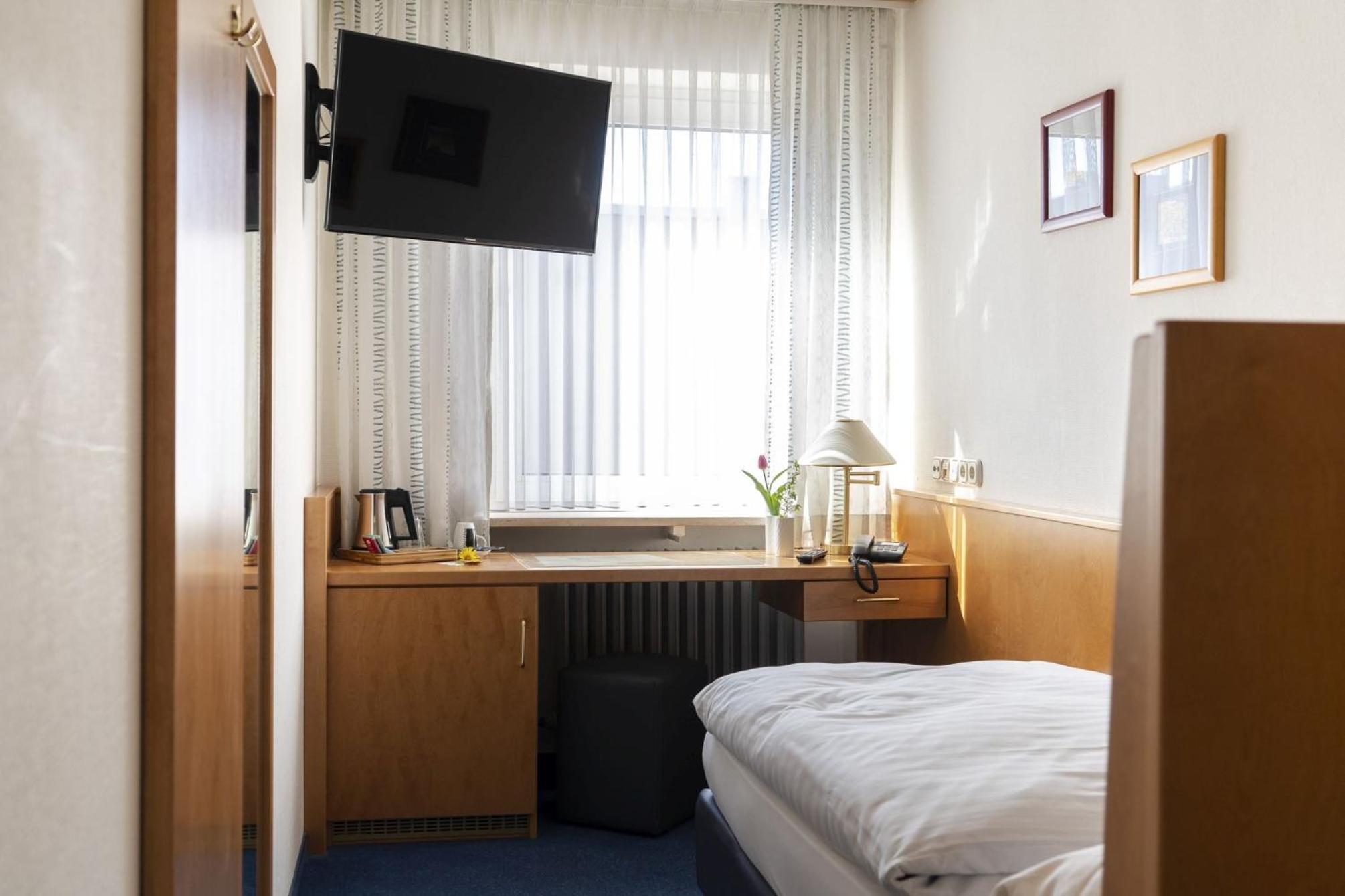 Small Single Room photo 3