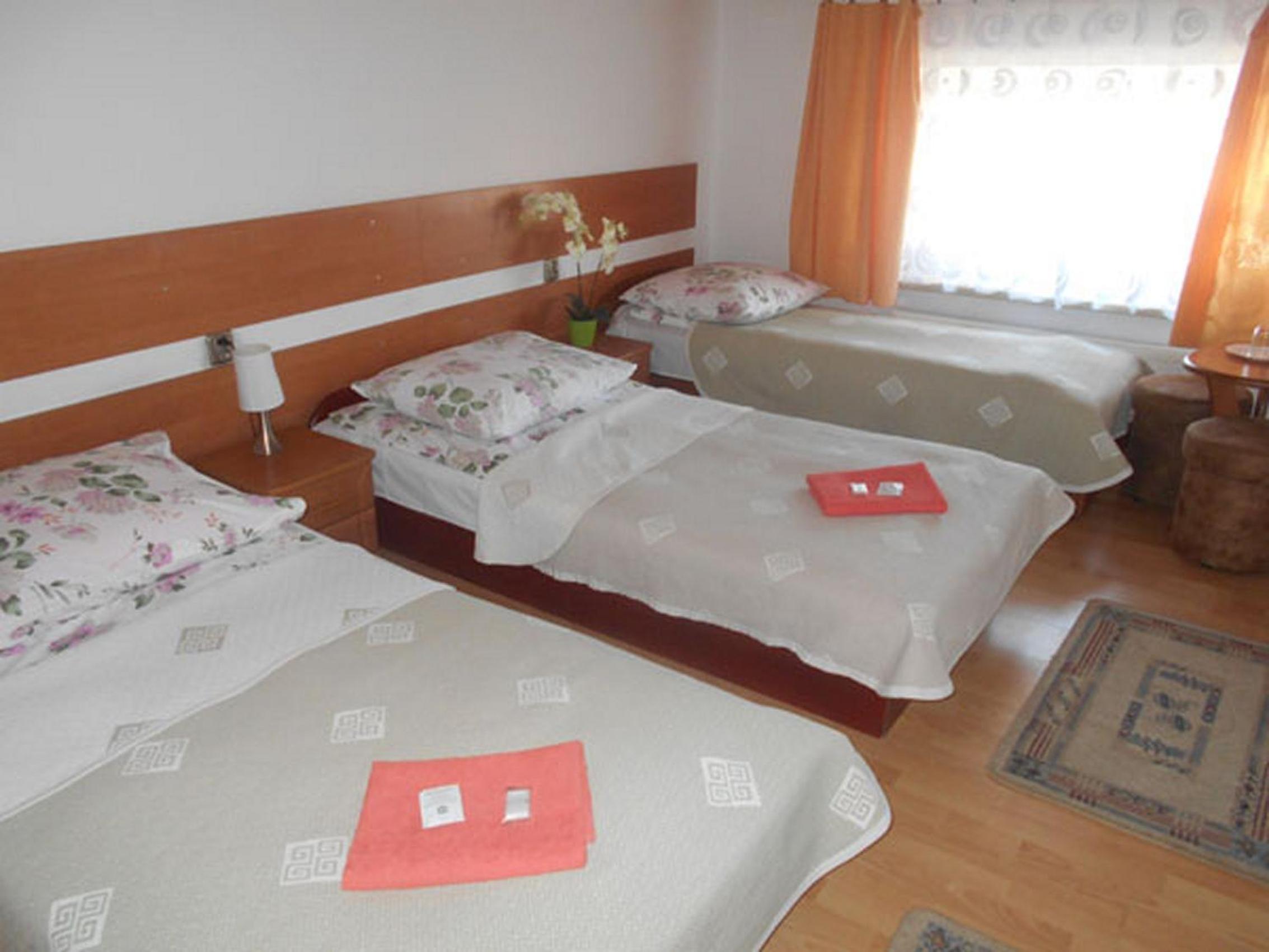 Double Room with Shared Bathroom photo 2