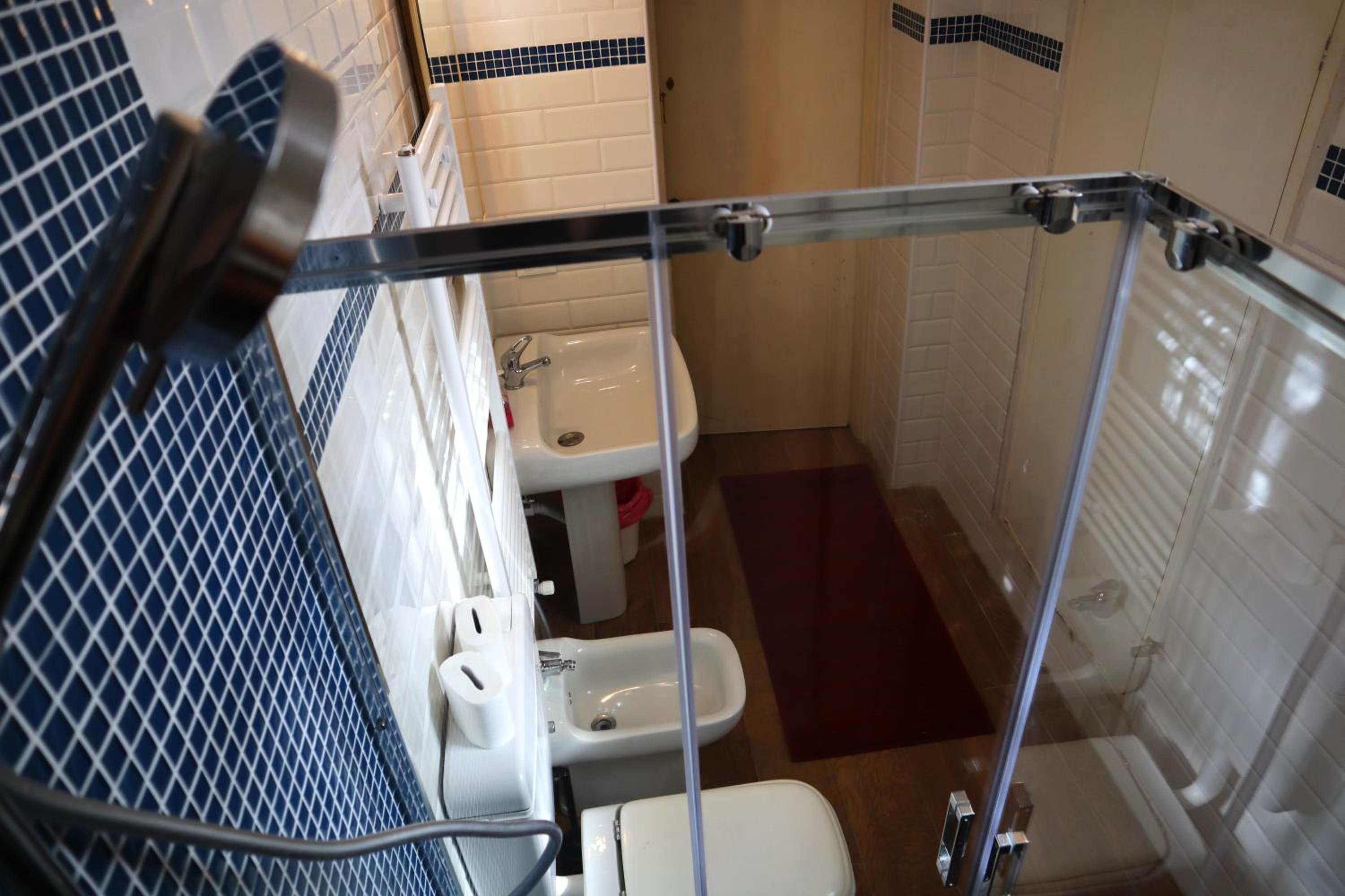 Twin Room with Shared Bathroom photo 3