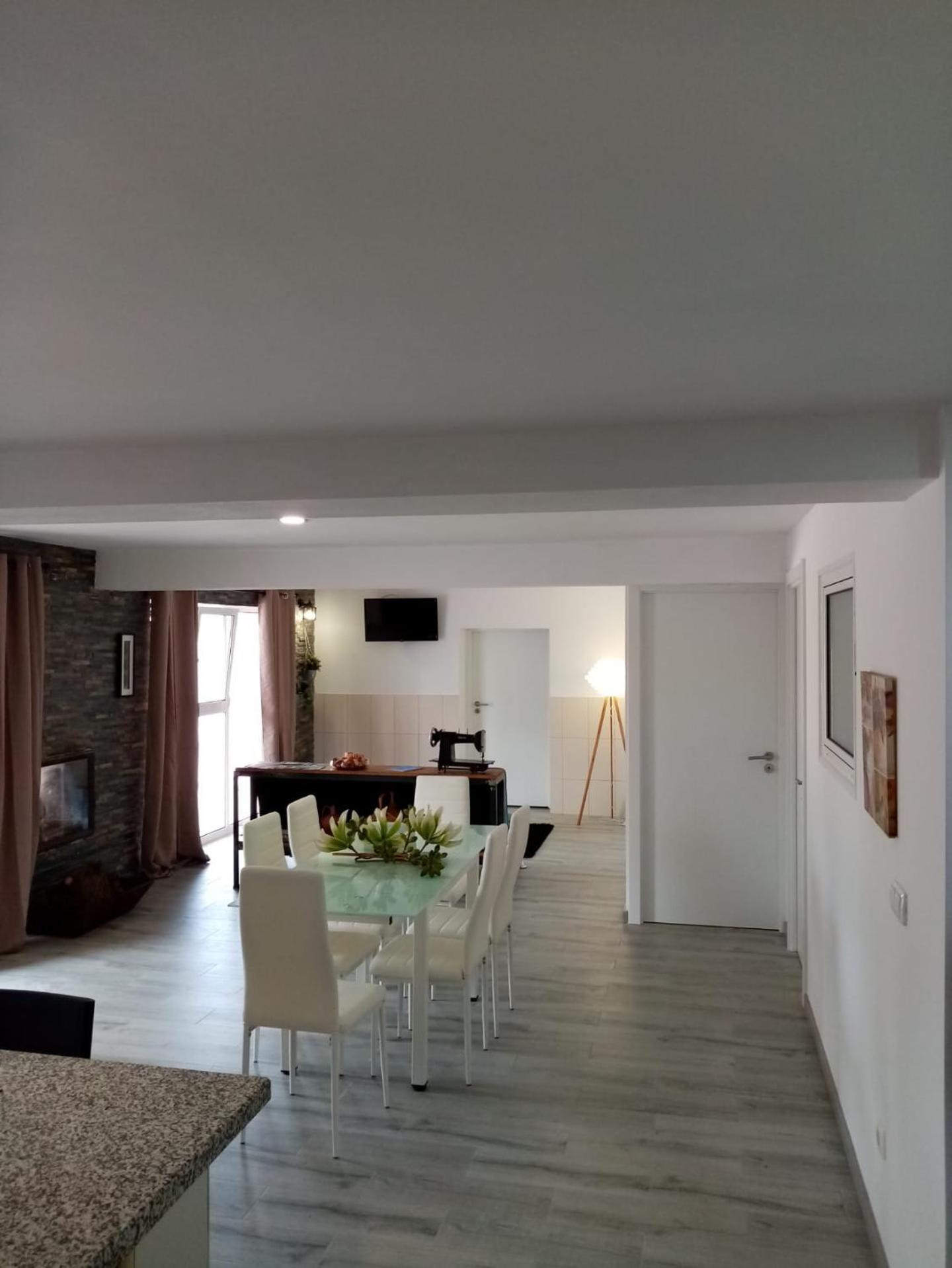 Apartment photo 2