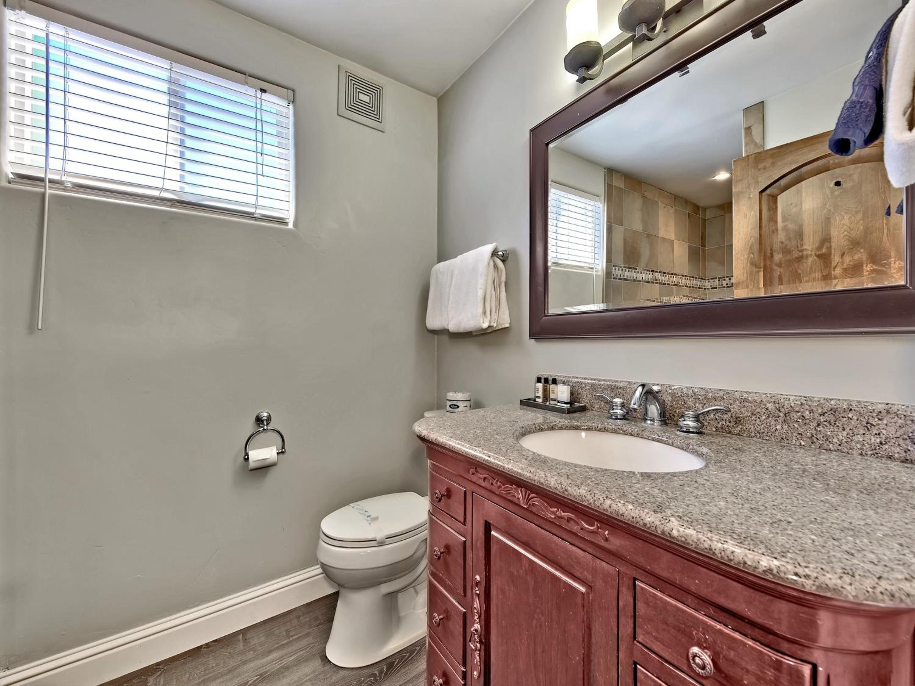 King Room with Spa Bath - Photo 5