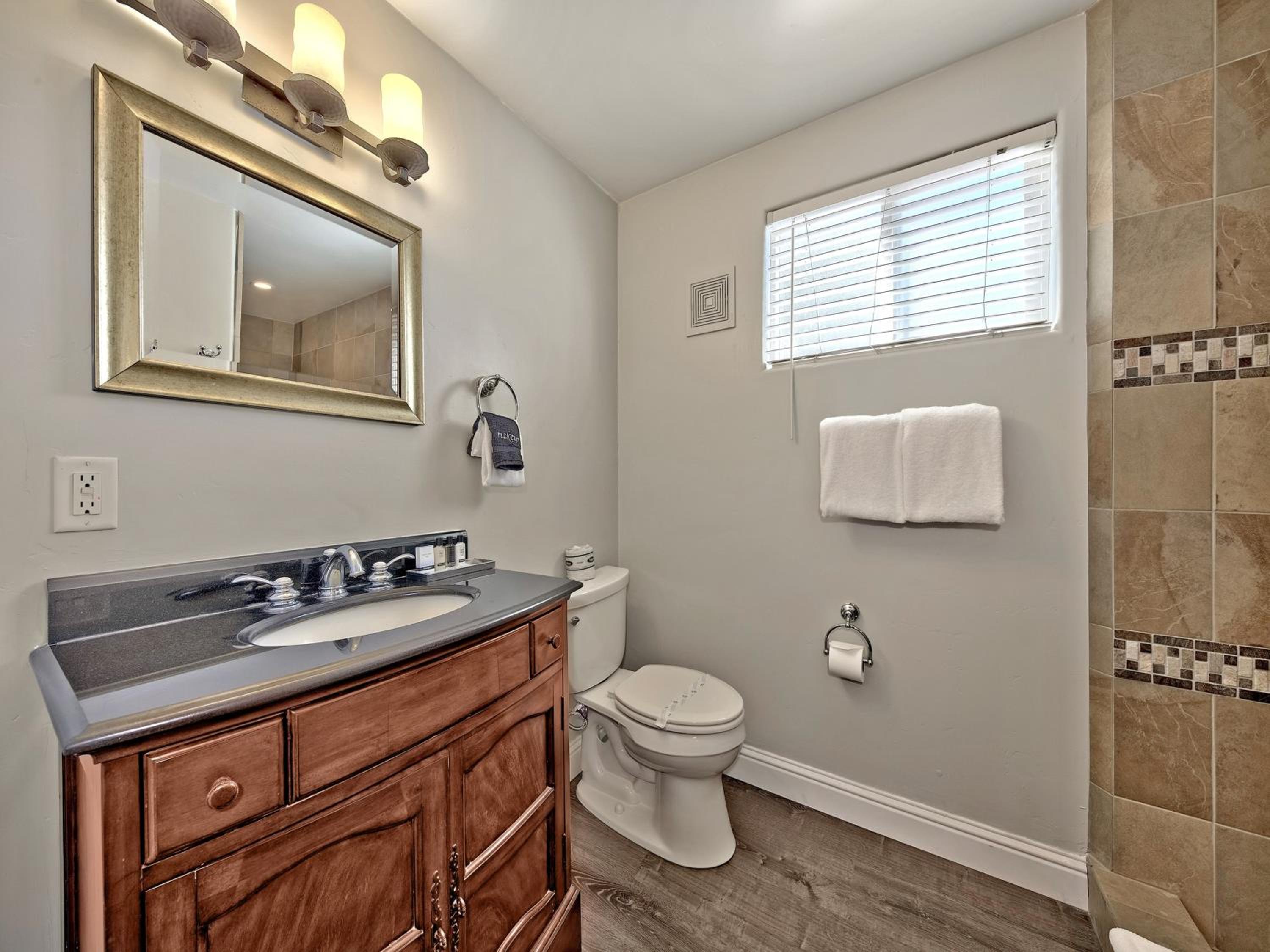 King Room with Spa Bath - Photo 7
