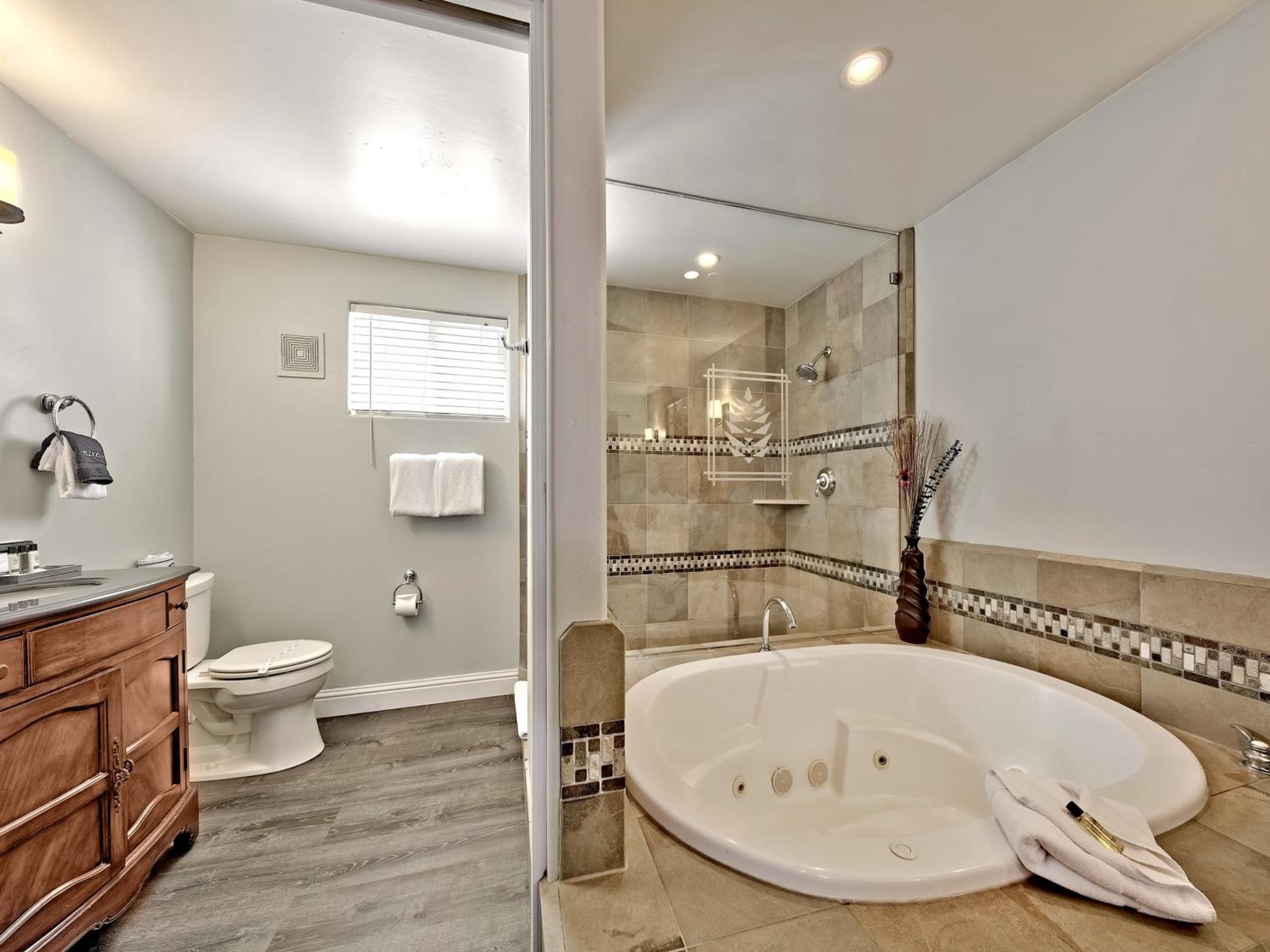 King Room with Spa Bath - Photo 3