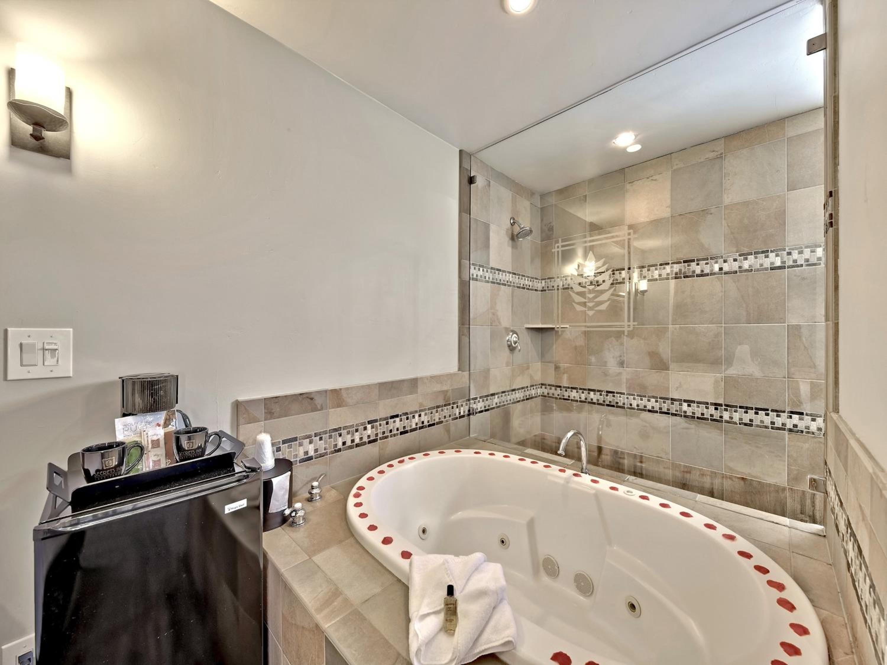 King Room with Spa Bath - Photo 4