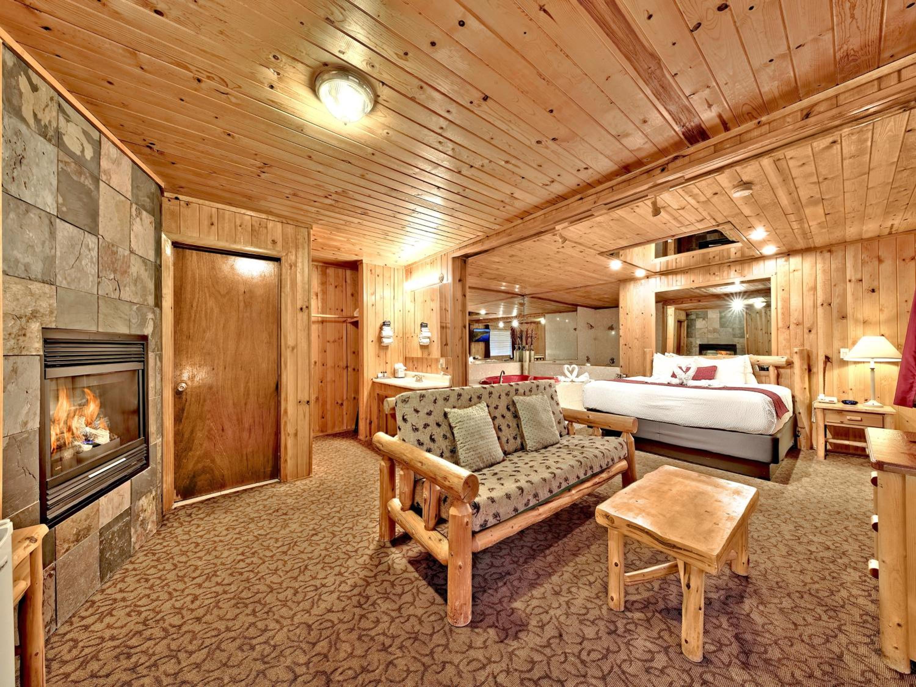 Superior King Room with Spa Bath - Photo 1