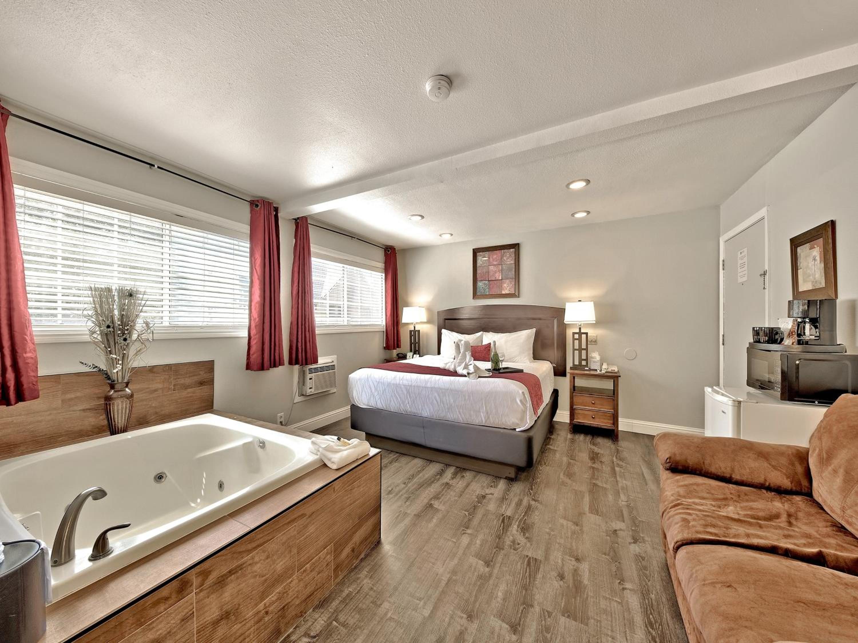 Classic King Room with Spa Bath