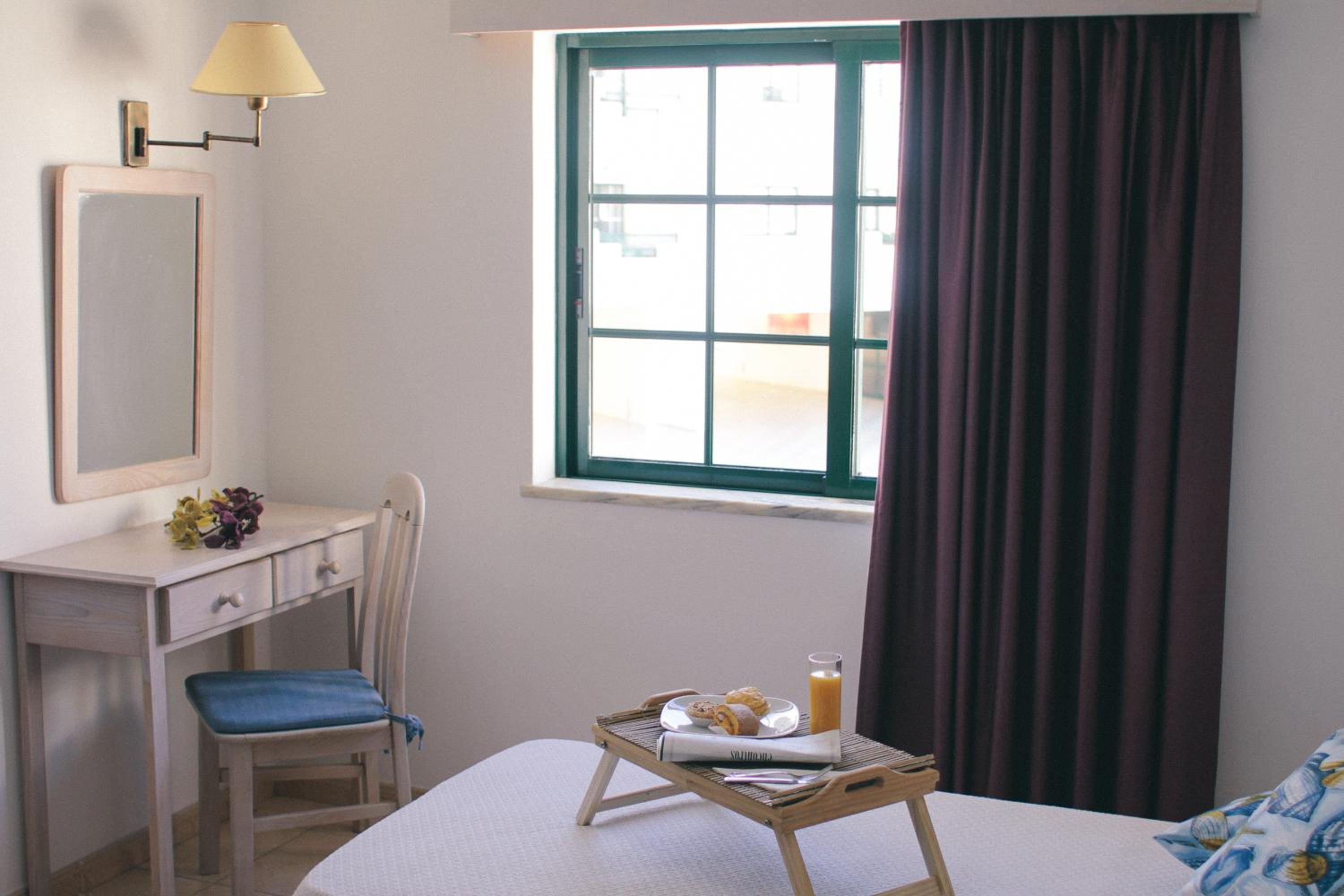 One-Bedroom Apartment with Pool View photo 2