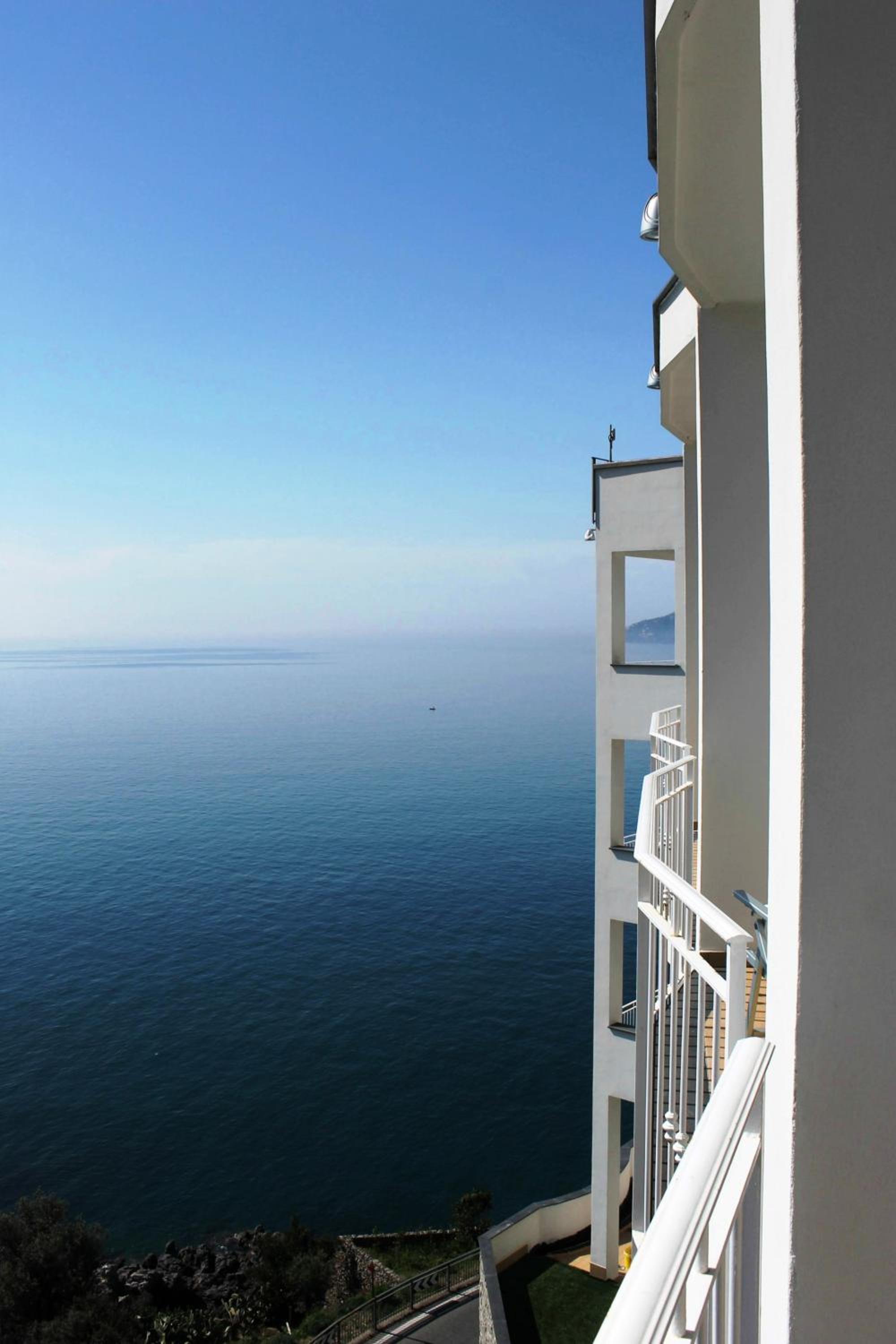 One-Bedroom Apartment with Sea View - Photo 15